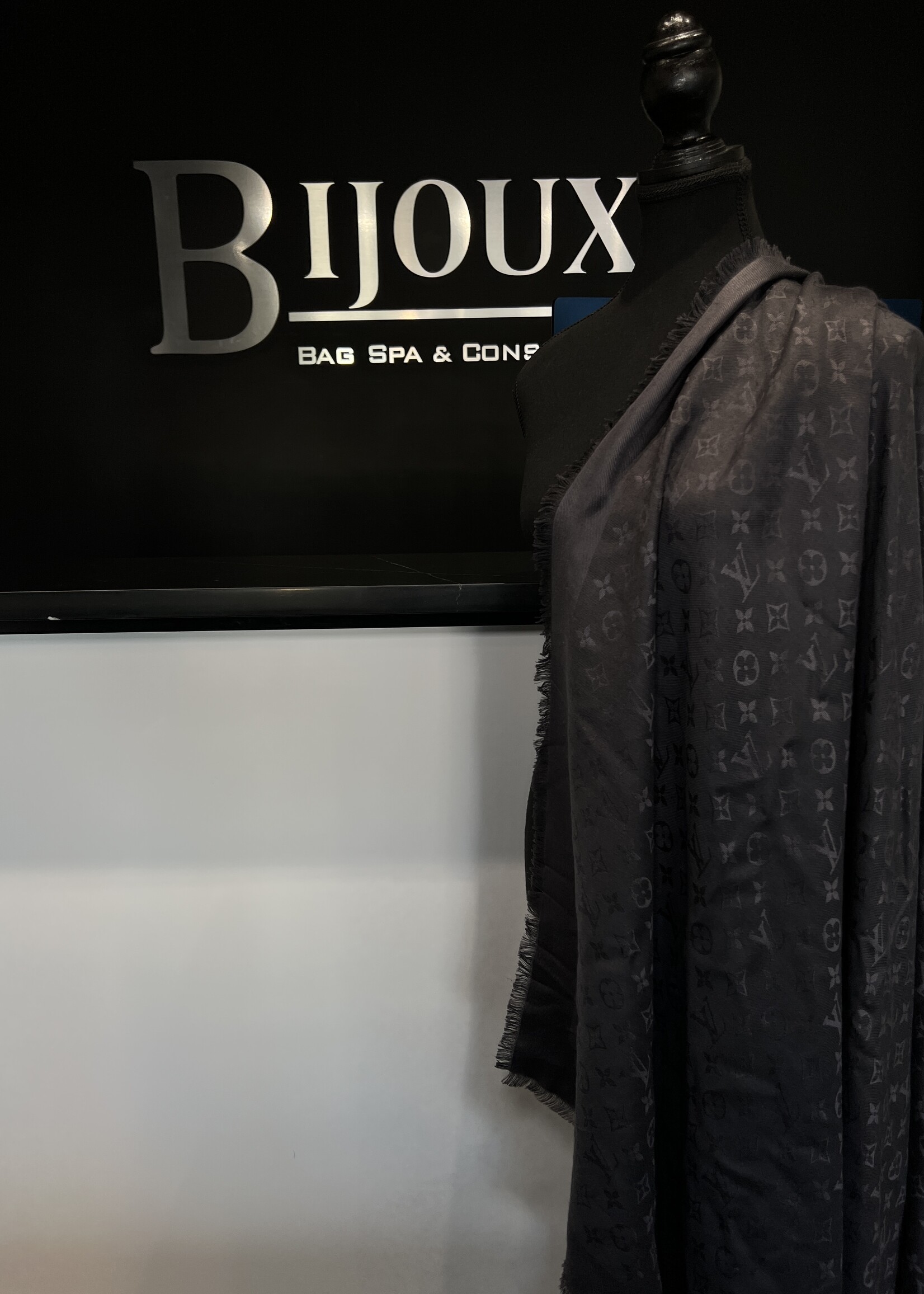 Louis Vuitton Louis Vuitton Black Monogram Shawl