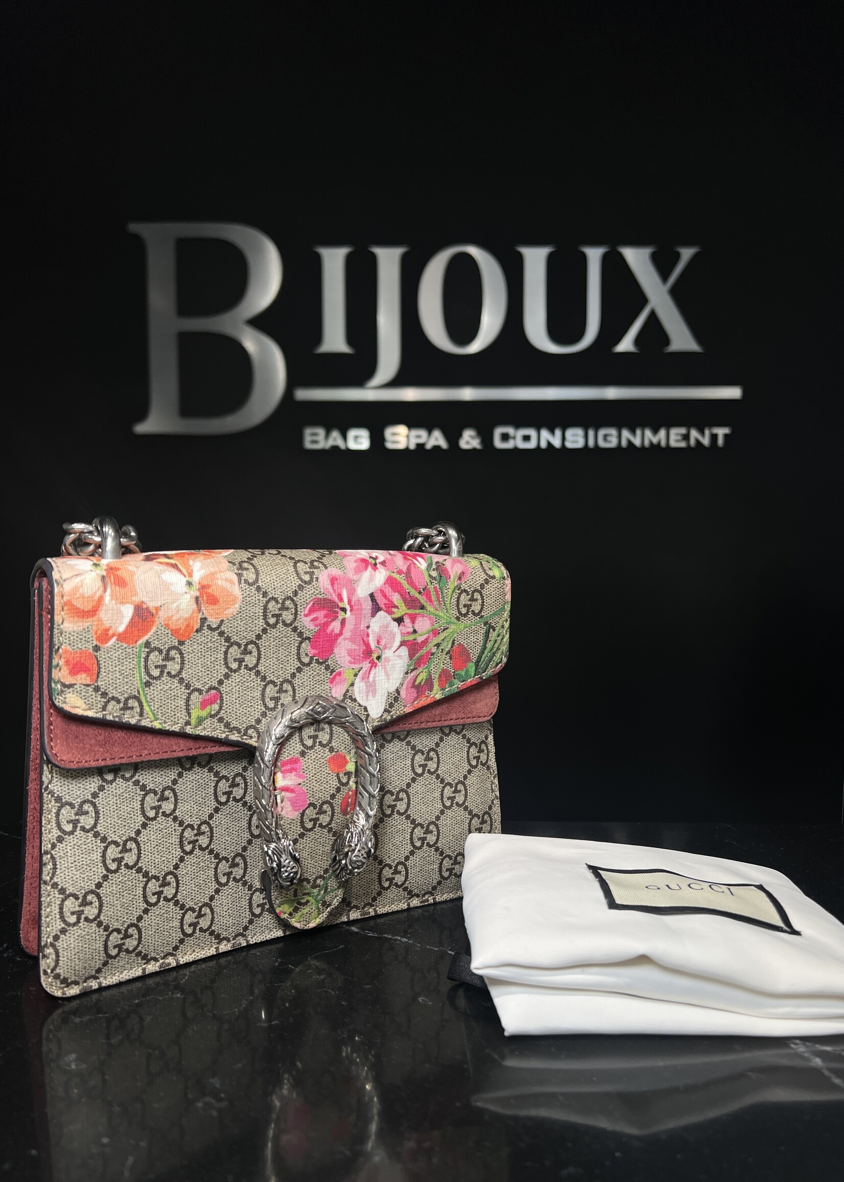 Gucci Gucci GG Supreme Monogram Bloom Mini Dionysus