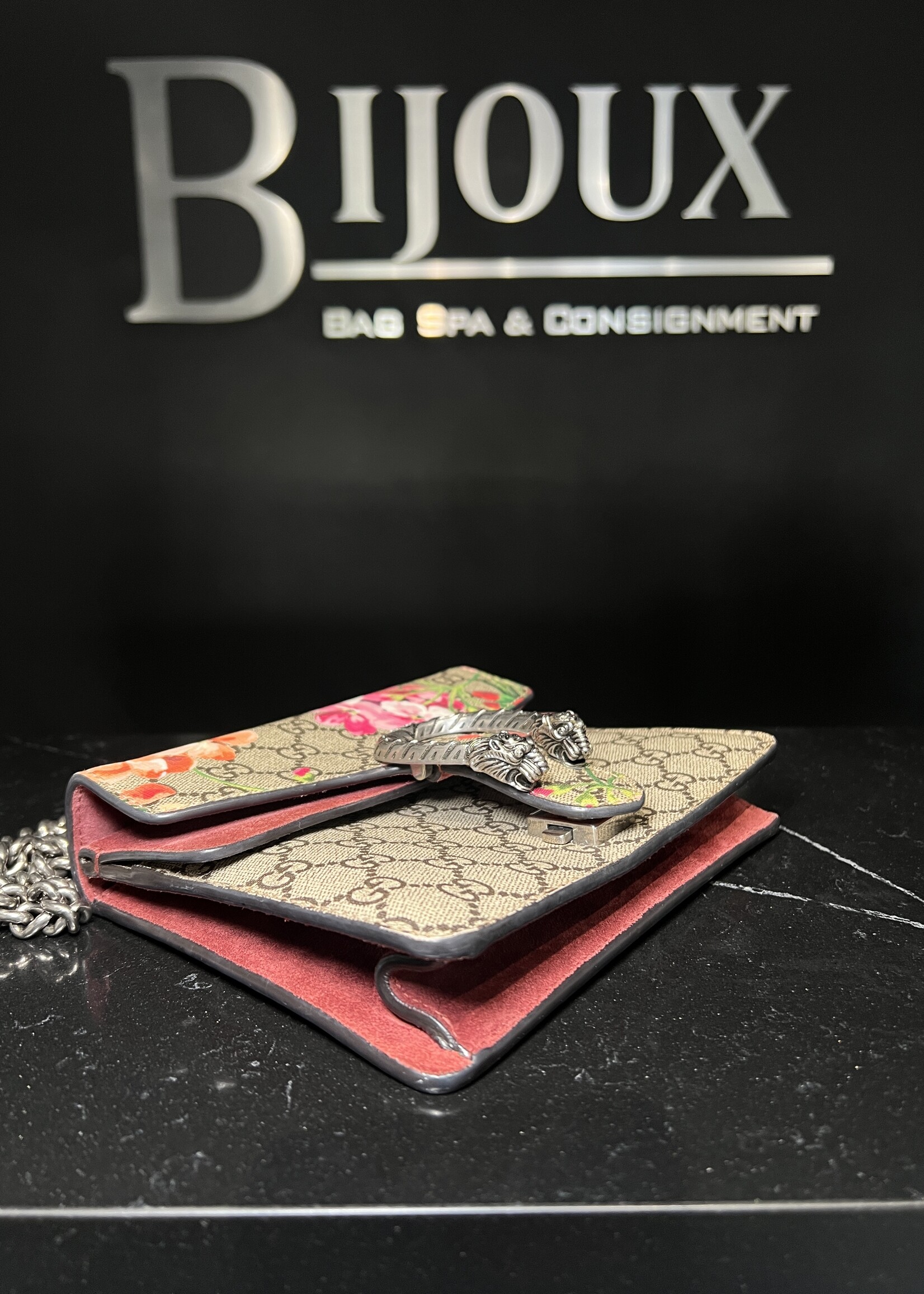 Gucci Gucci GG Supreme Monogram Bloom Mini Dionysus