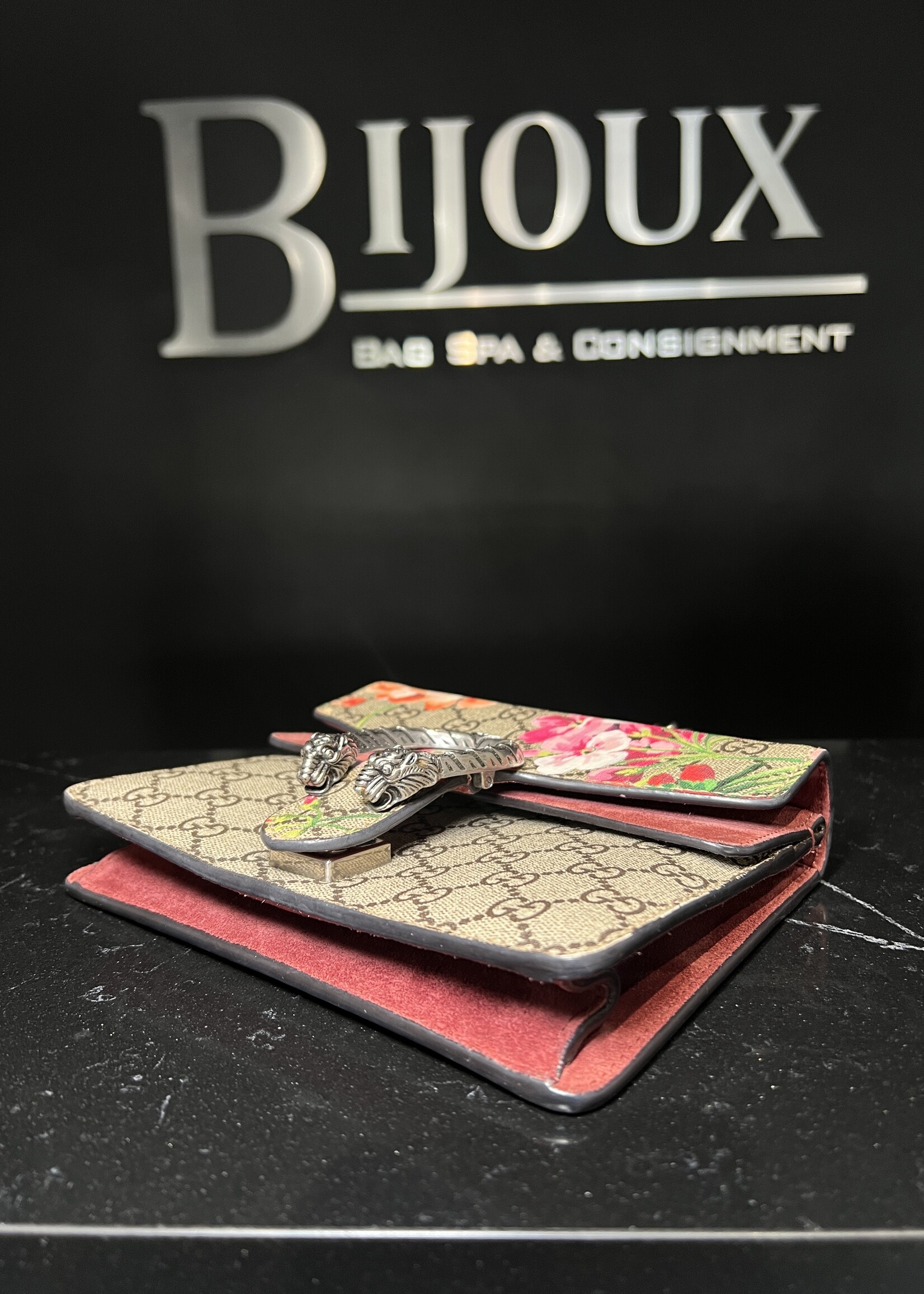 Gucci Gucci GG Supreme Monogram Bloom Mini Dionysus