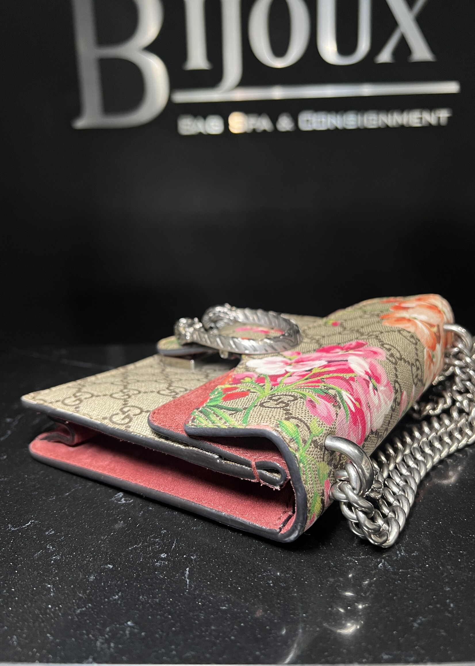 Gucci Gucci GG Supreme Monogram Bloom Mini Dionysus