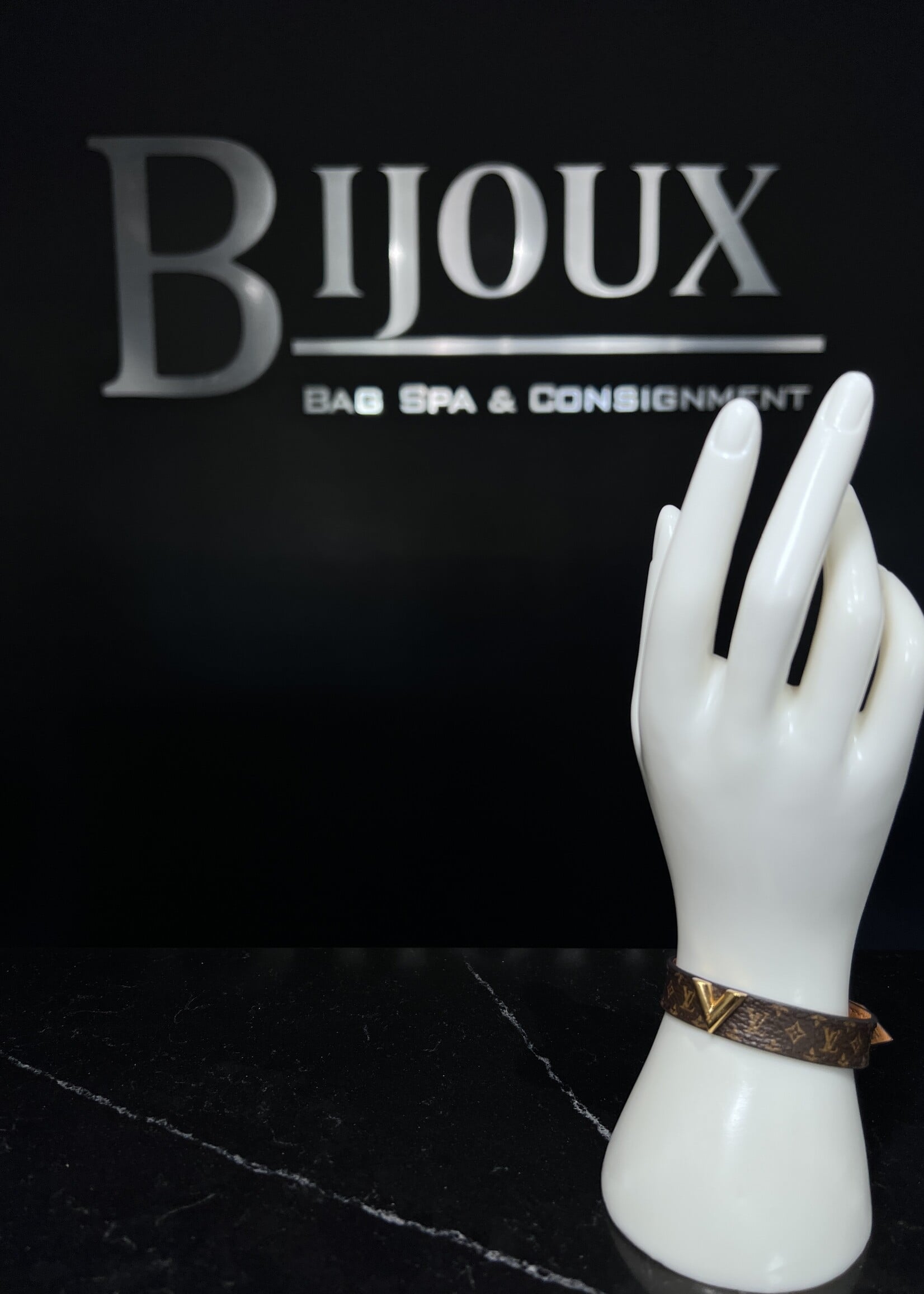 Louis Vuitton Louis Vuitton Essential V Bracelet  - 17