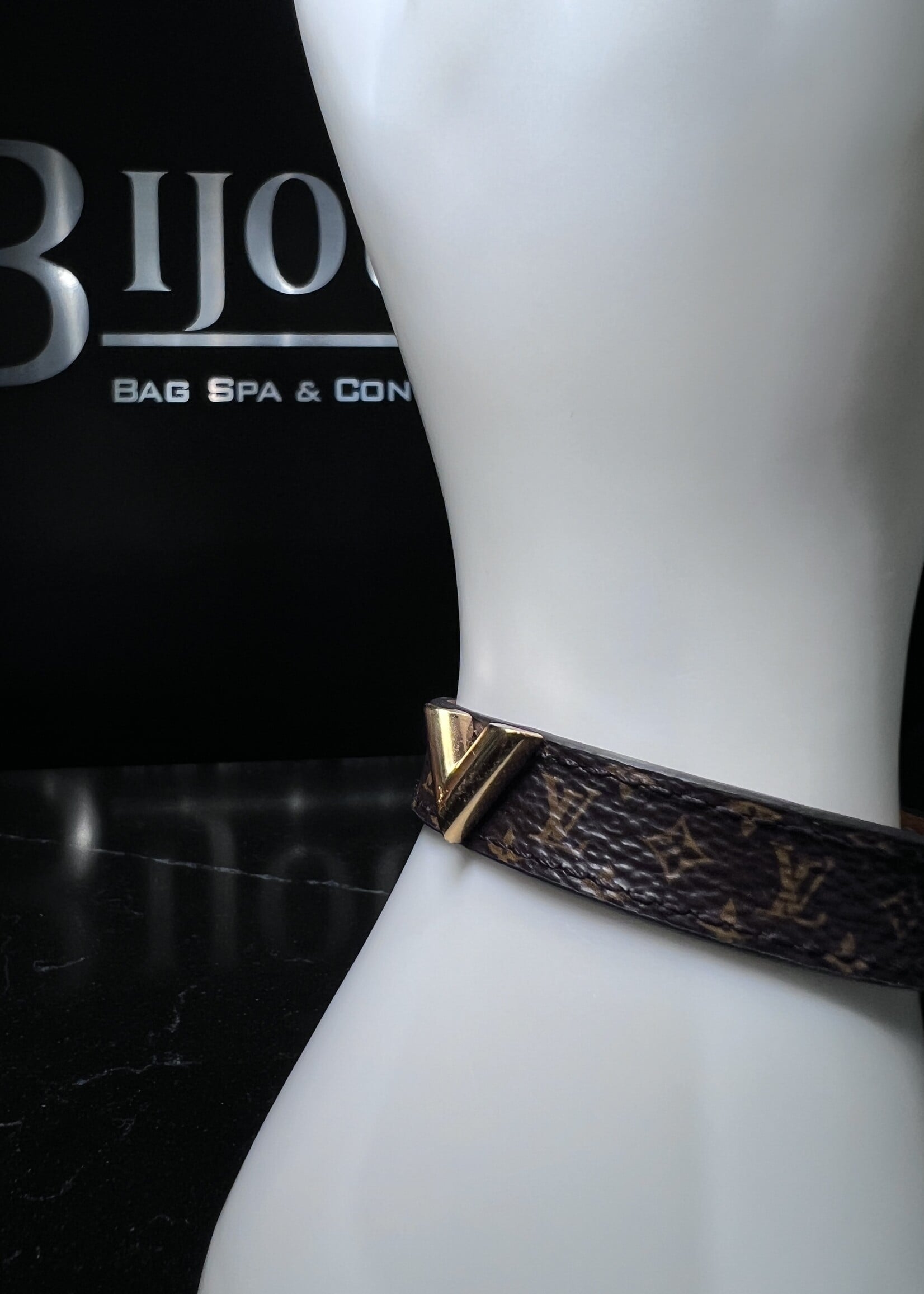 Louis Vuitton Louis Vuitton Essential V Bracelet  - 17