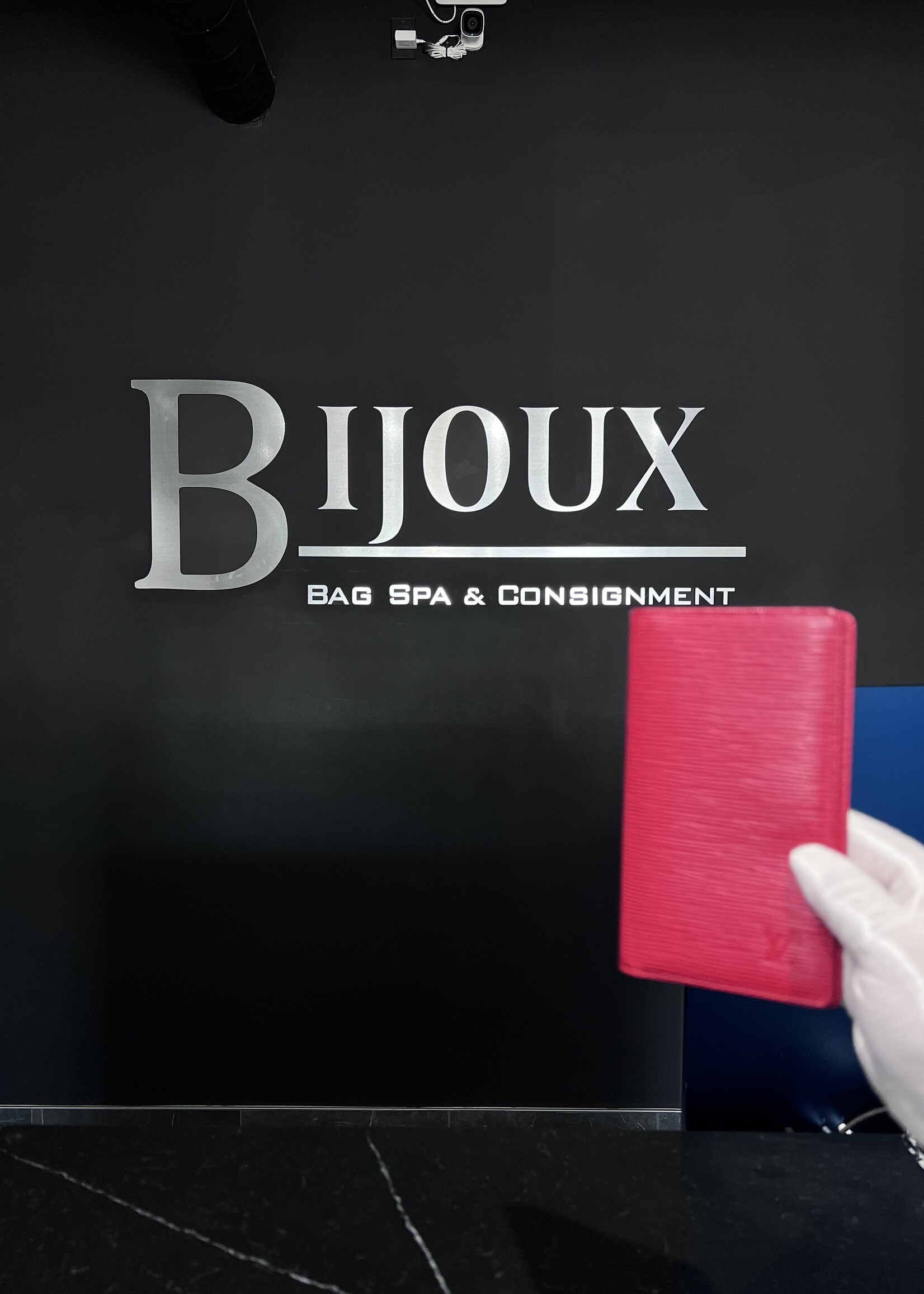 Louis Vuitton Louis Vuitton Epi Red Bifold Wallet