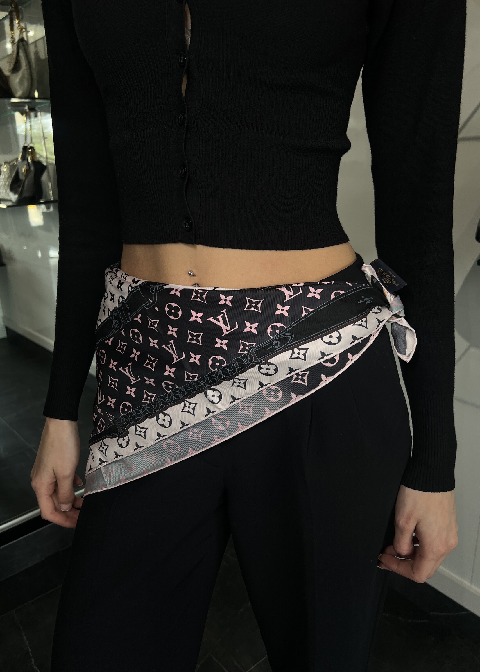 Louis Vuitton Louis Vuitton 70 Monogram Confidential Square Scarf