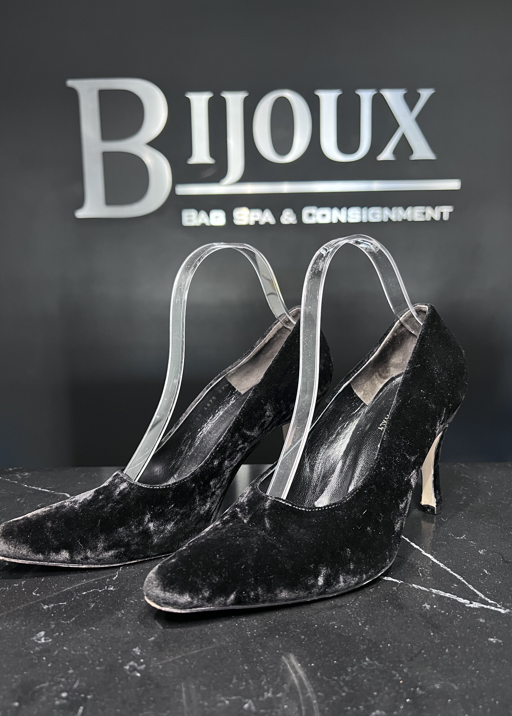Gucci Gucci Black Velvet Pointed Toe Pumps - 37.5