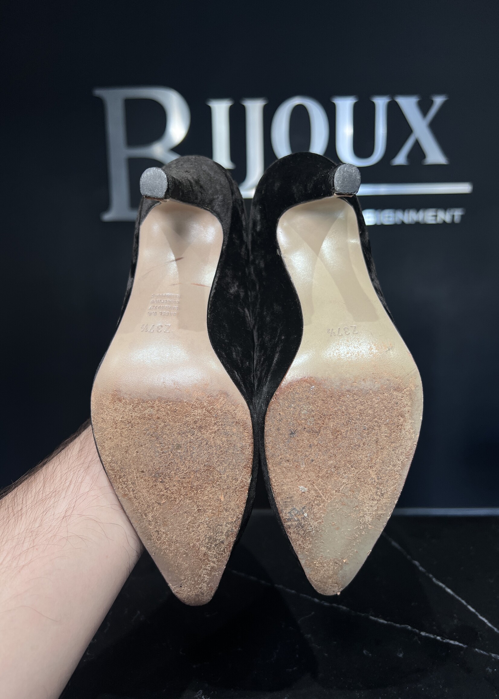 Gucci Gucci Black Velvet Pointed Toe Pumps - 37.5