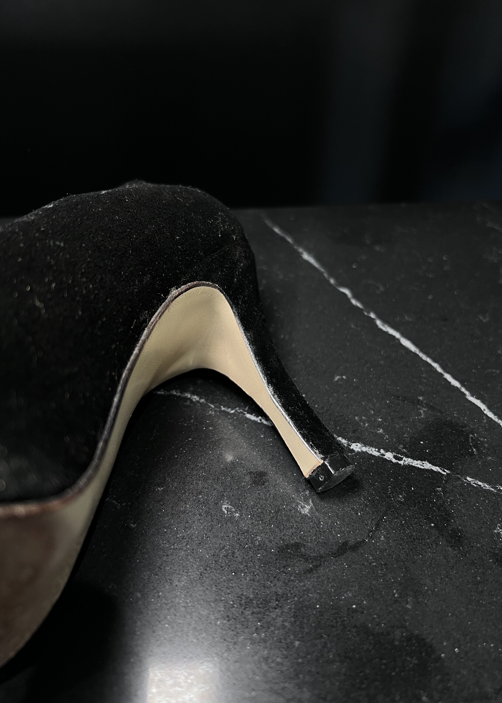 Gucci Gucci Black Velvet Pointed Toe Pumps - 37.5