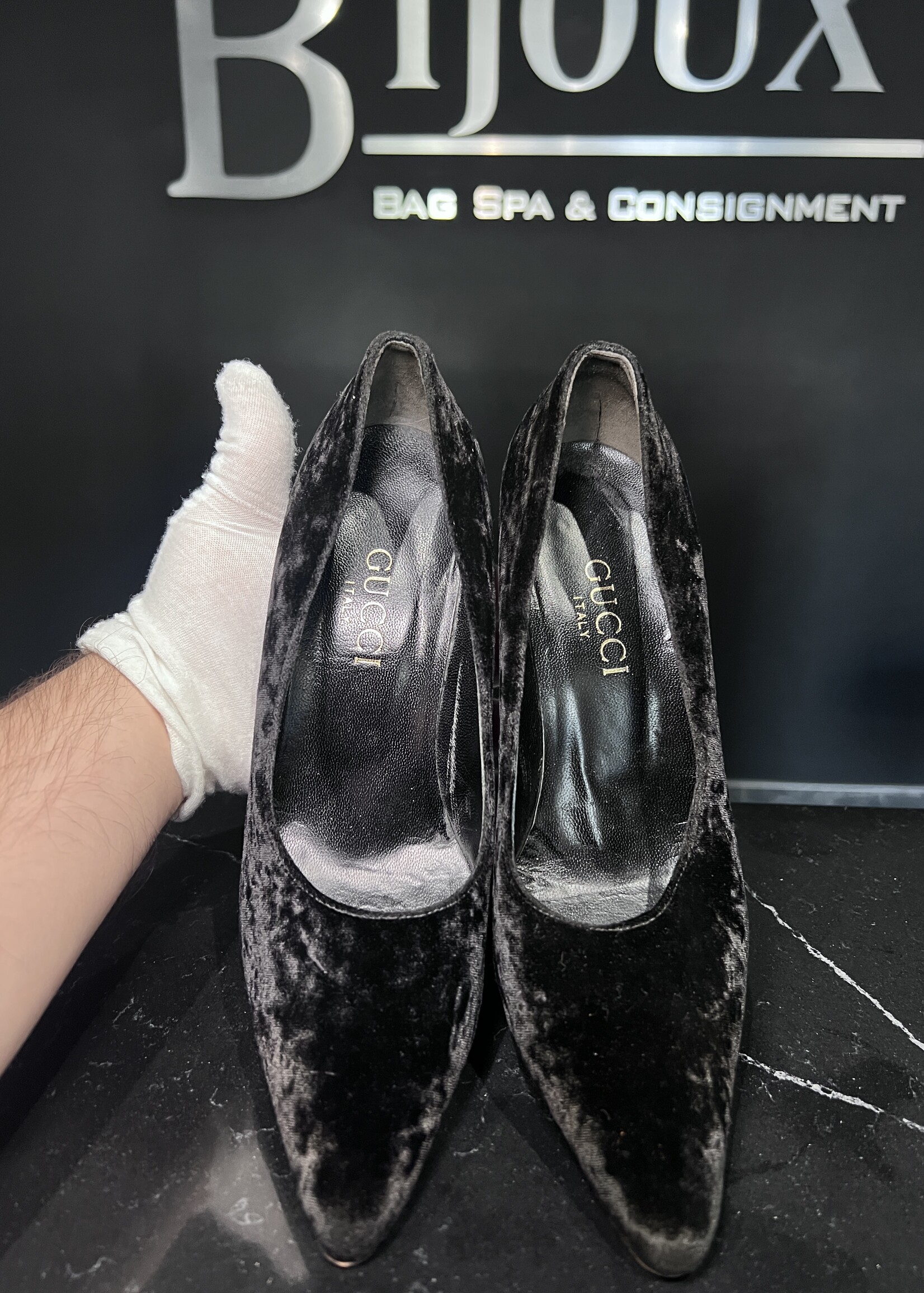 Gucci Gucci Black Velvet Pointed Toe Pumps - 37.5