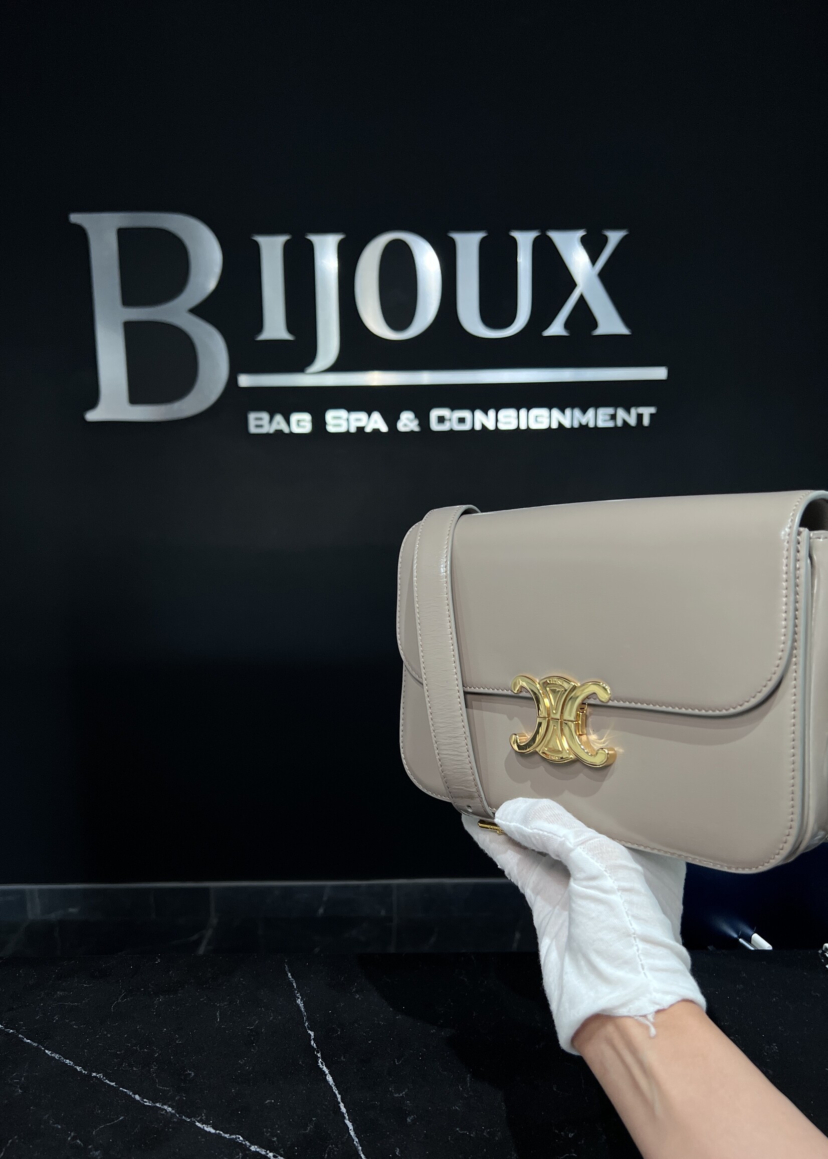 Celine Celine Classique Triomphe Medium Pebble