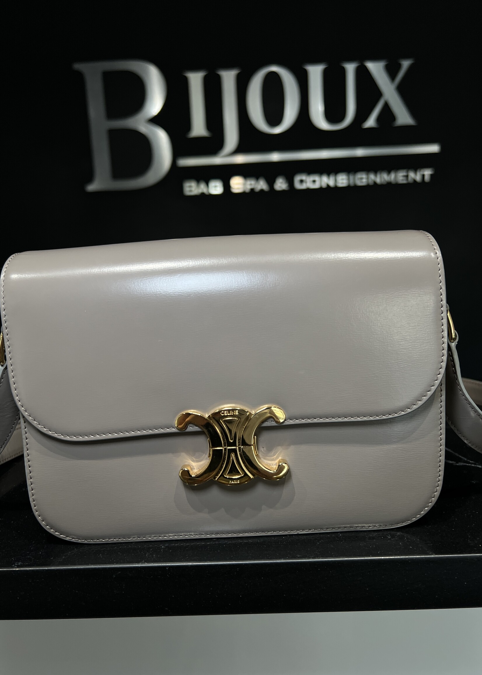 Celine Celine Classique Triomphe Medium Pebble