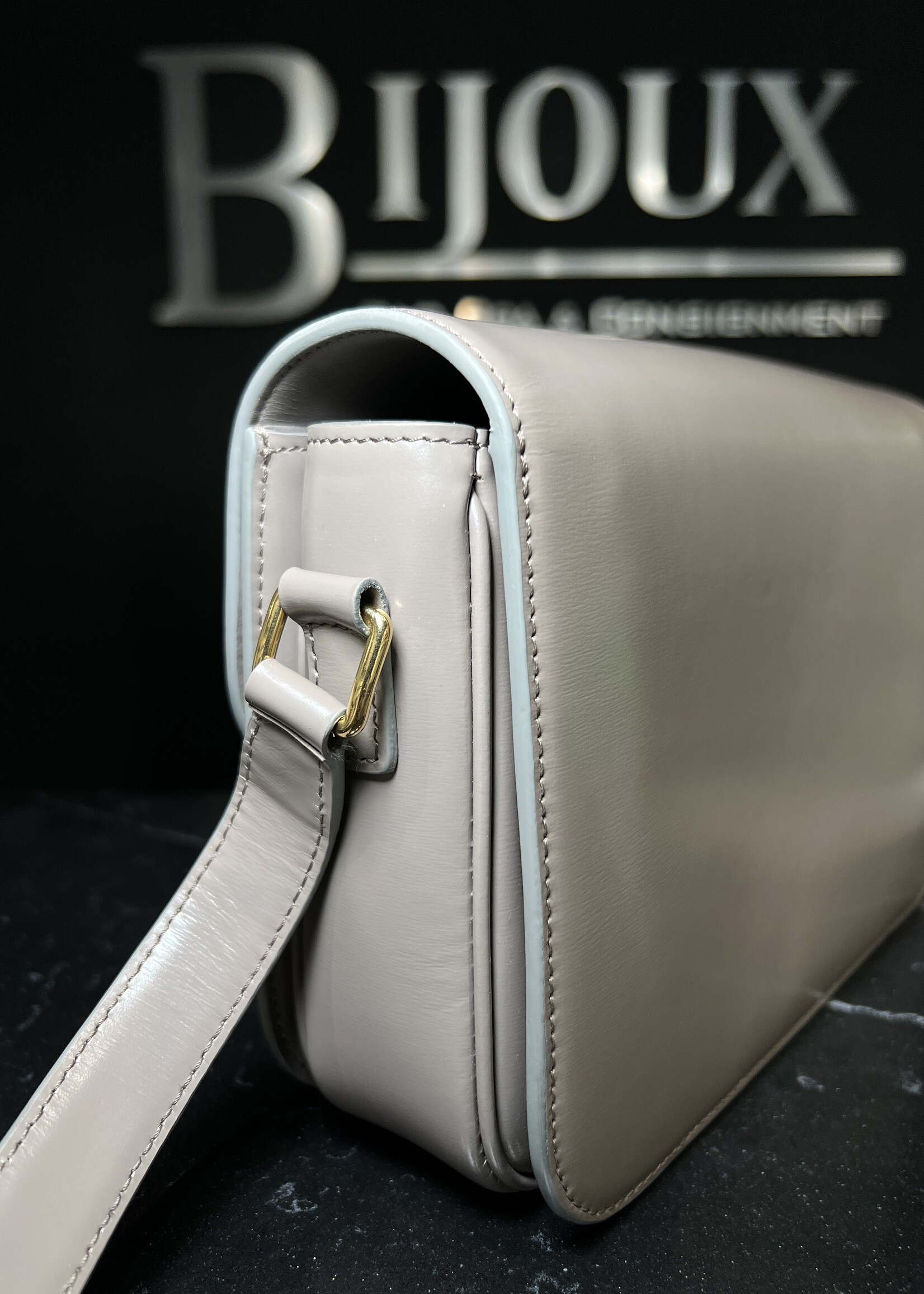 Celine Celine Classique Triomphe Medium Pebble