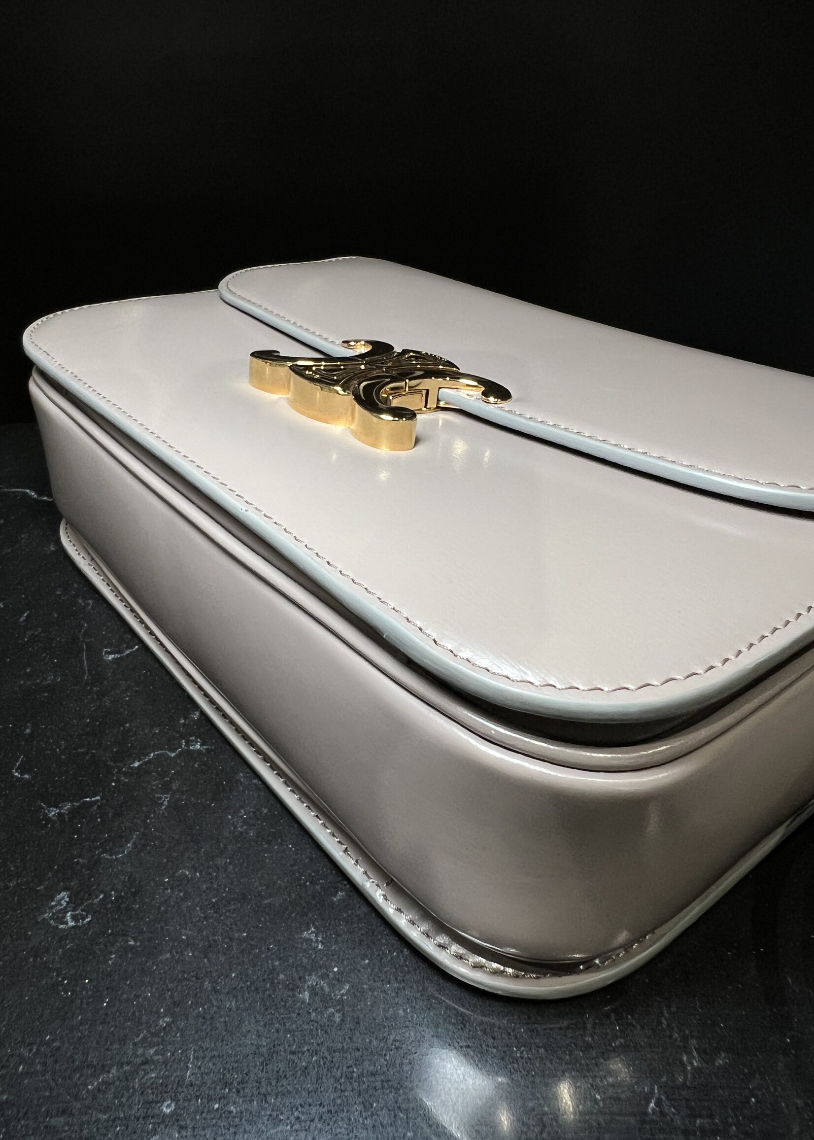Celine Celine Classique Triomphe Medium Pebble