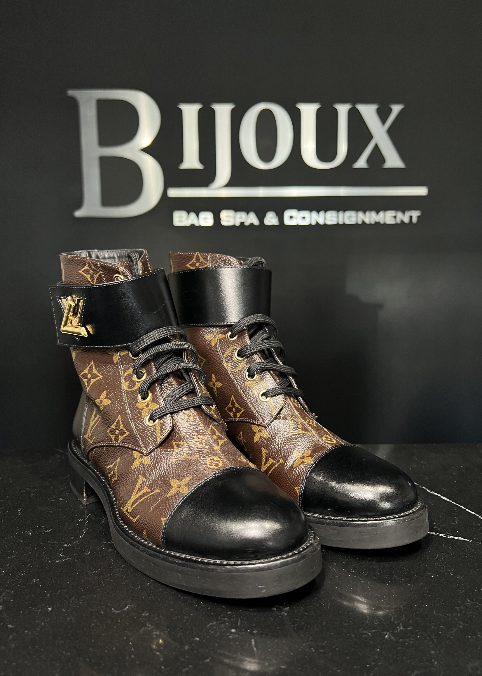 Louis Vuitton Louis Vuitton Monogram Ranger Boots - 38.5
