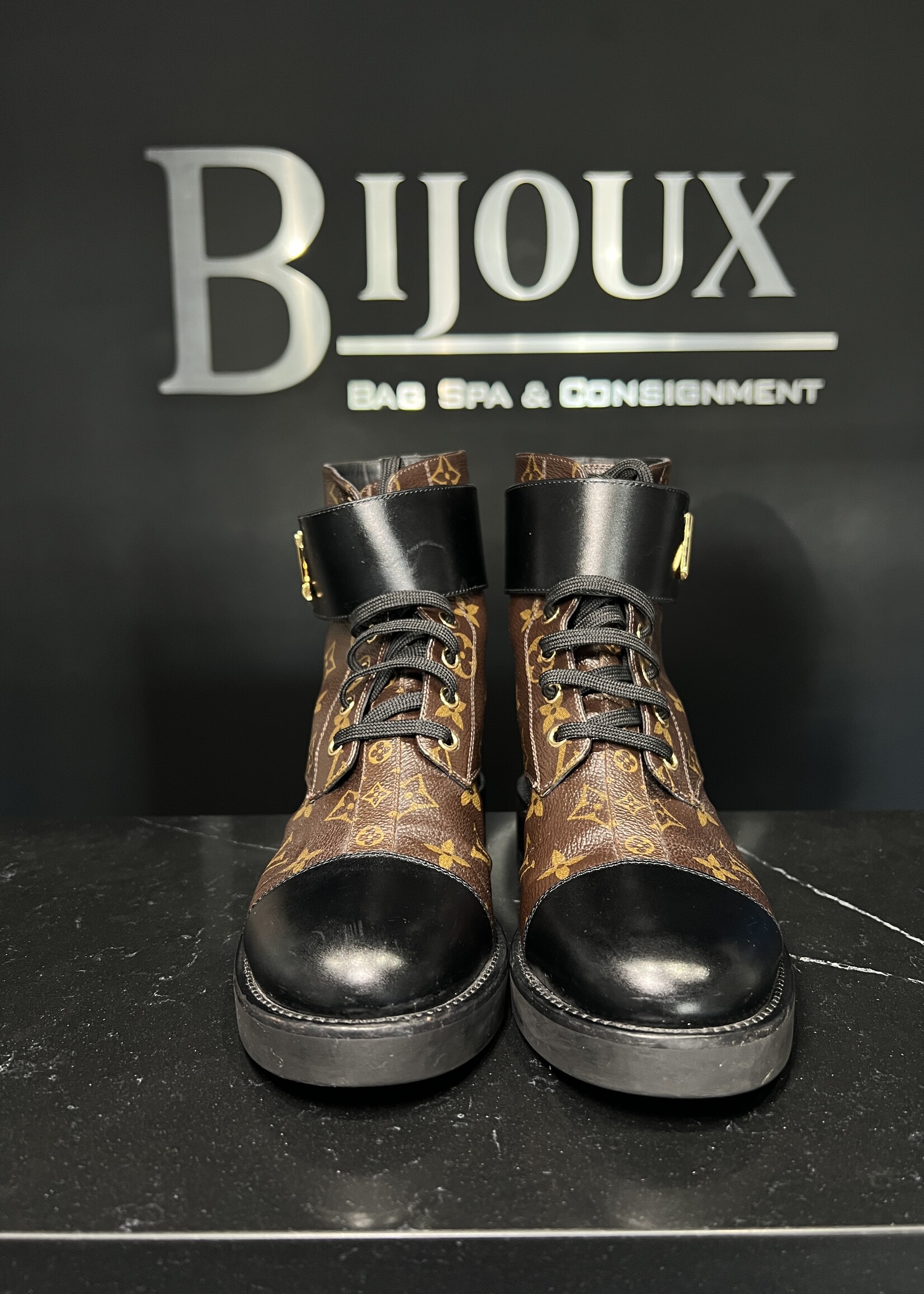 Louis Vuitton Louis Vuitton Monogram Ranger Boots - 38.5