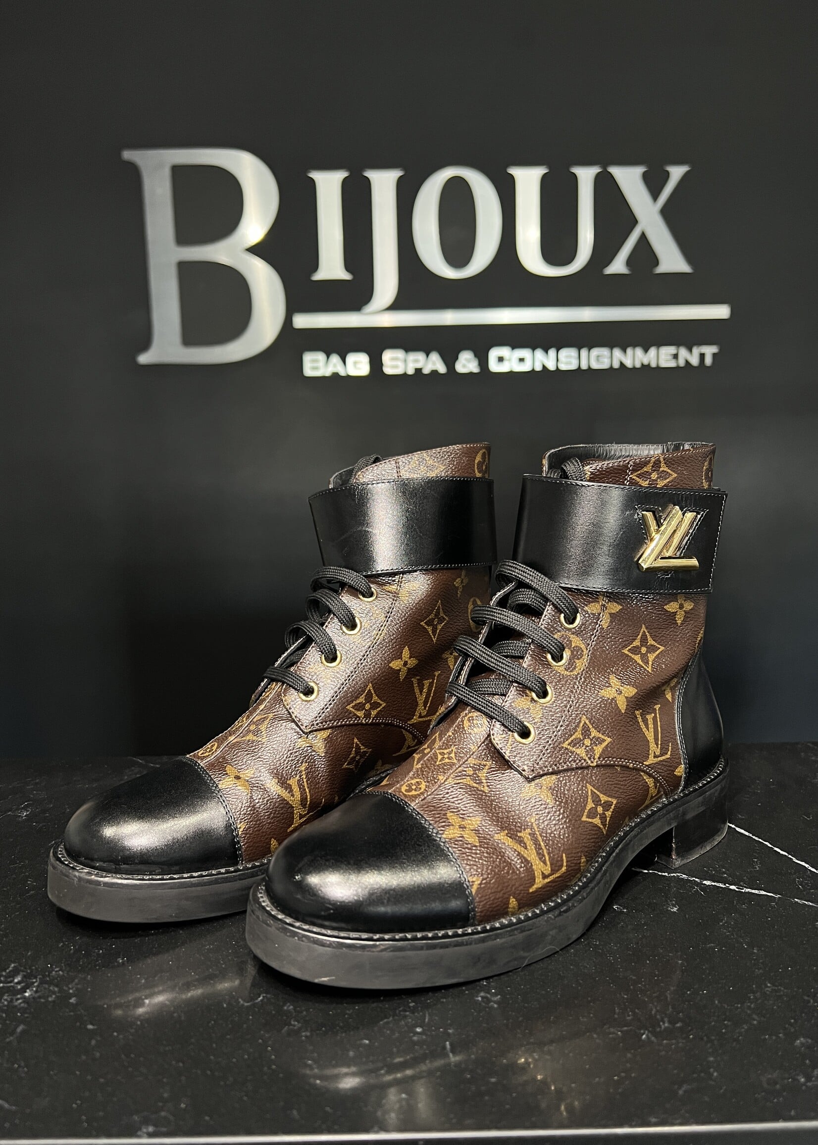 Louis Vuitton Louis Vuitton Monogram Ranger Boots - 38.5