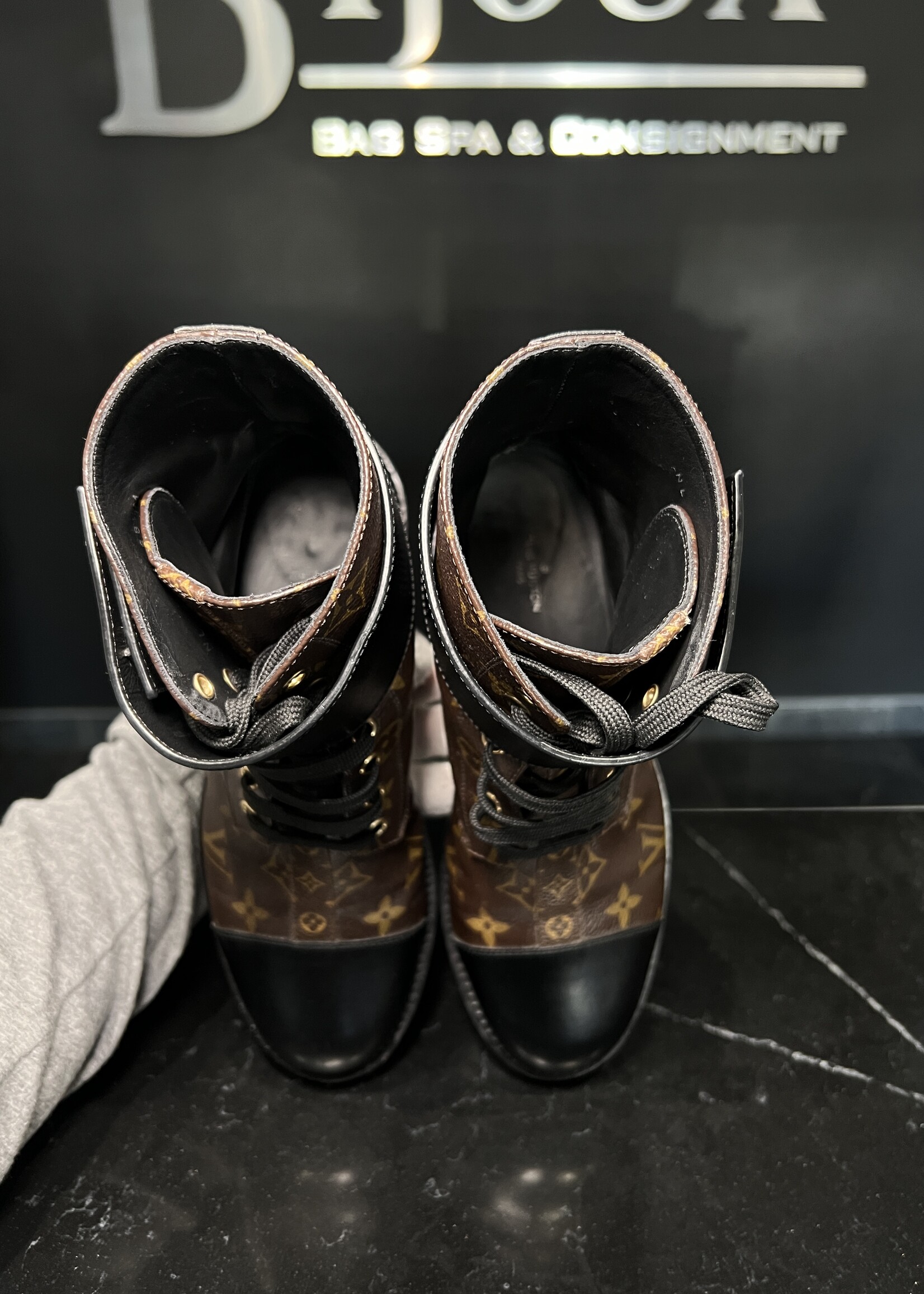 Louis Vuitton Louis Vuitton Monogram Ranger Boots - 38.5
