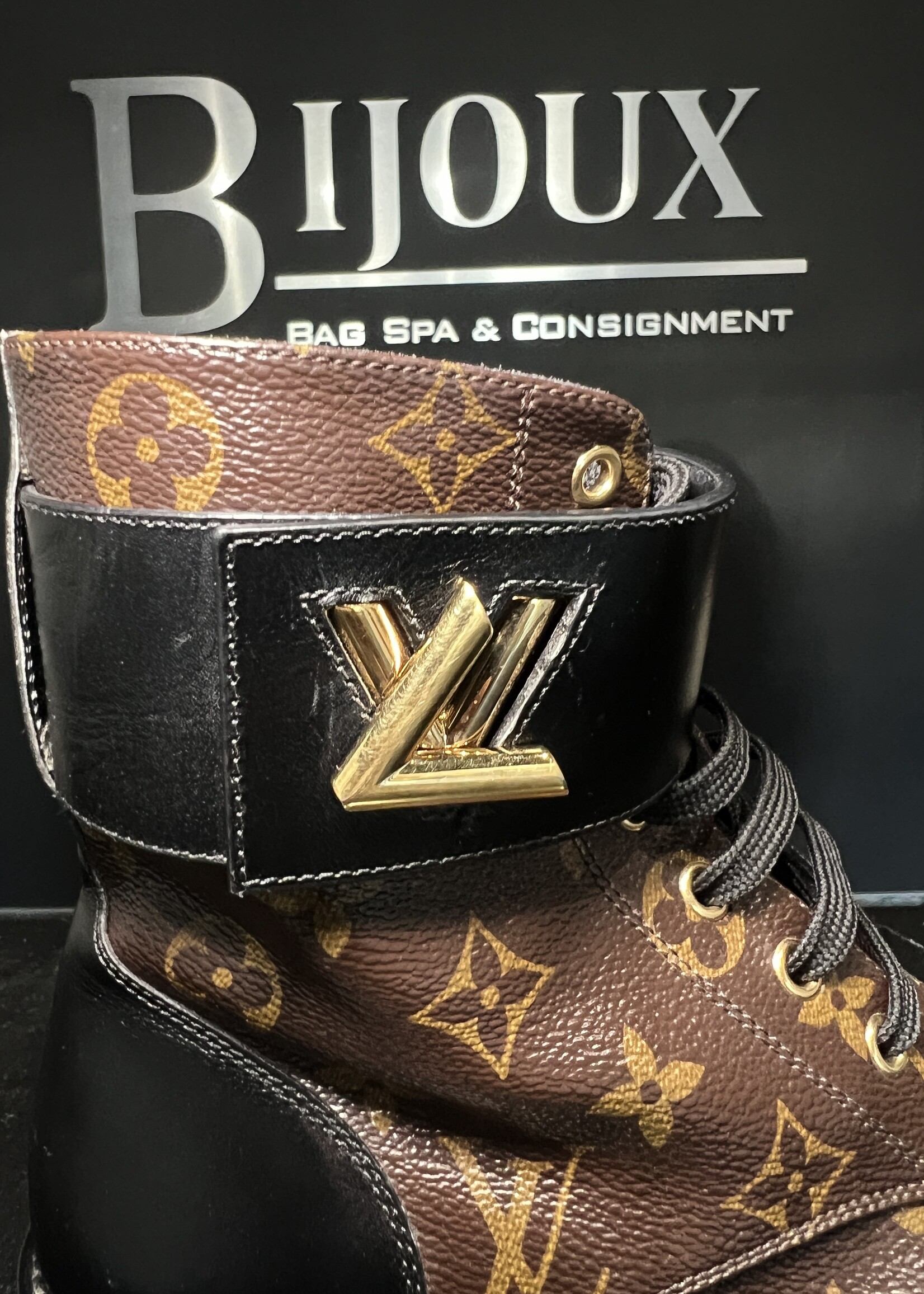 Louis Vuitton Louis Vuitton Monogram Ranger Boots - 38.5
