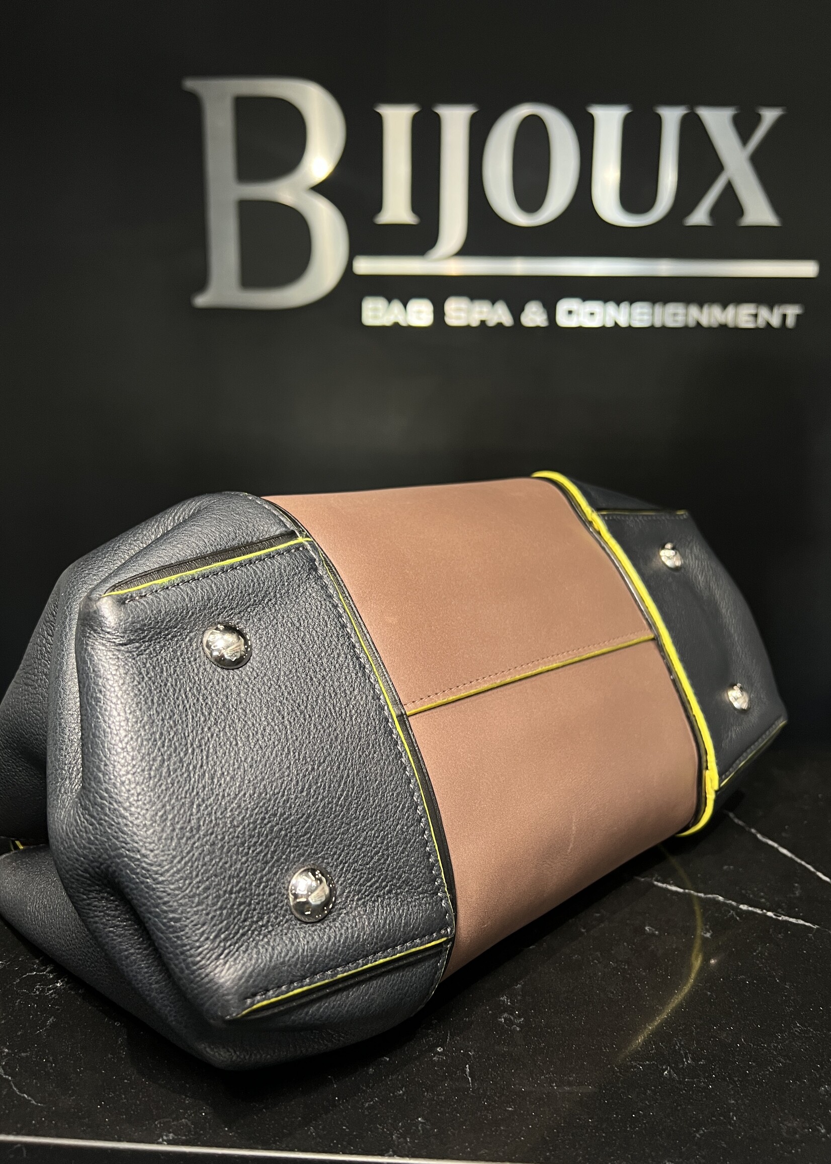 Louis Vuitton Louis Vuitton Cuir Orfevre W PM