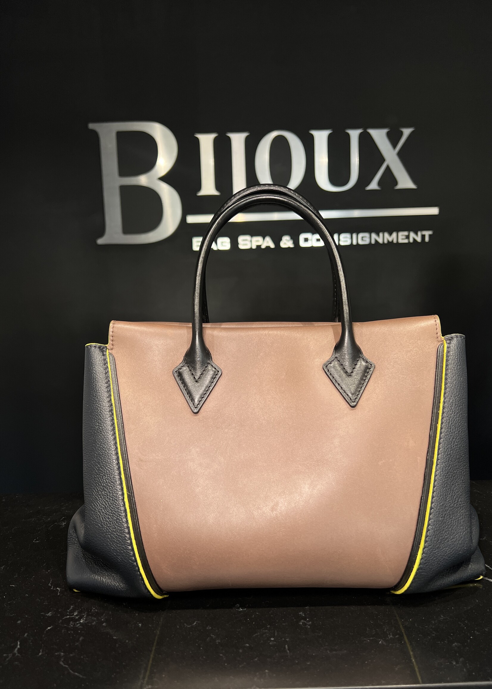 Louis Vuitton Louis Vuitton Cuir Orfevre W PM