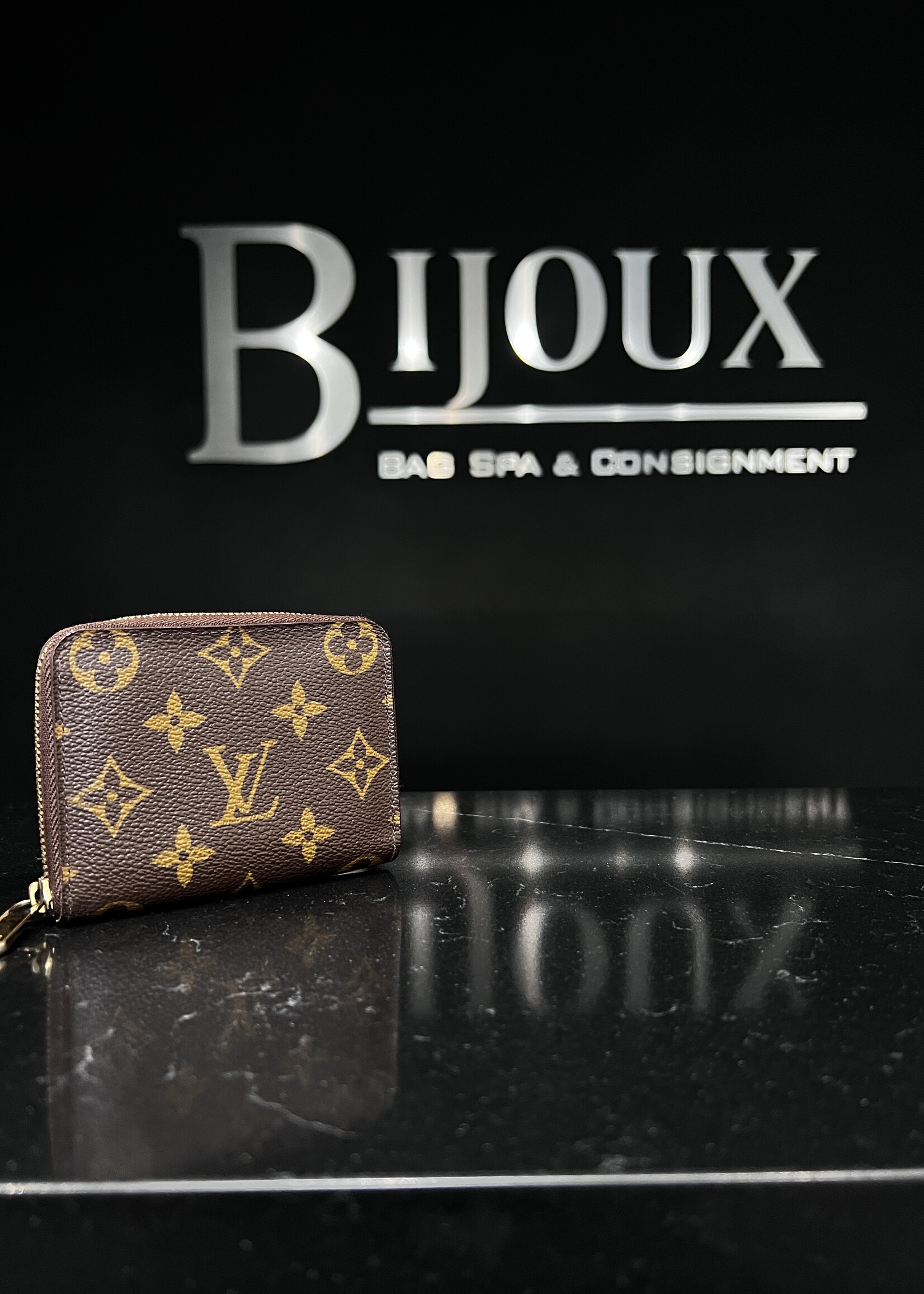 Louis Vuitton Louis Vuitton Monogram Zippy Wallet