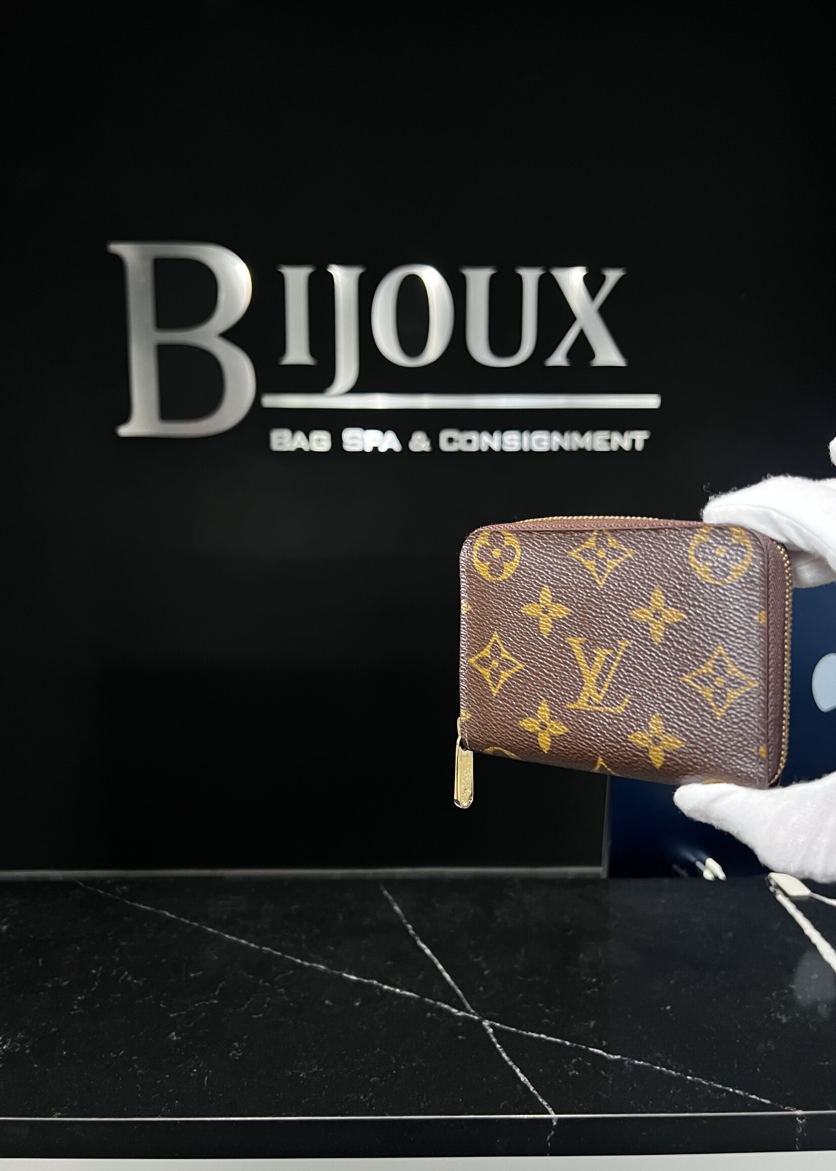 Louis Vuitton Louis Vuitton Monogram Zippy Wallet