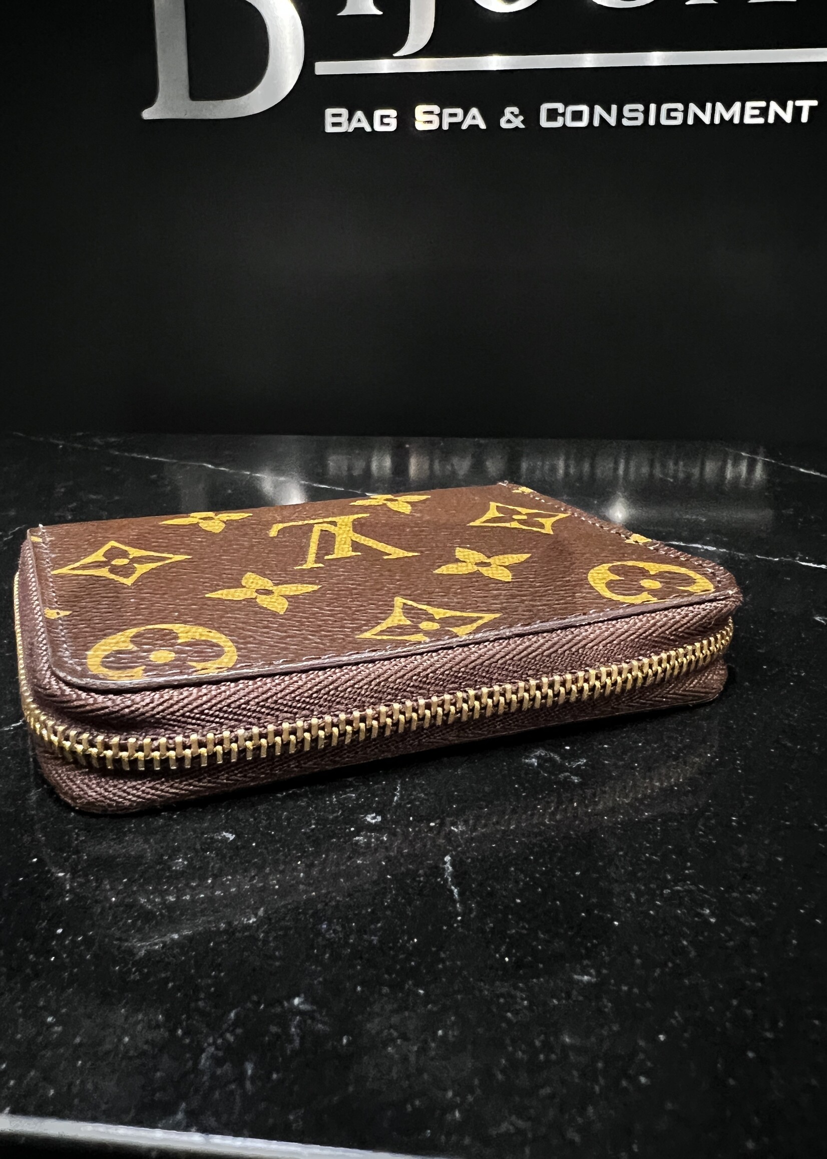 Louis Vuitton SOLD- Louis Vuitton Monogram Zippy Wallet