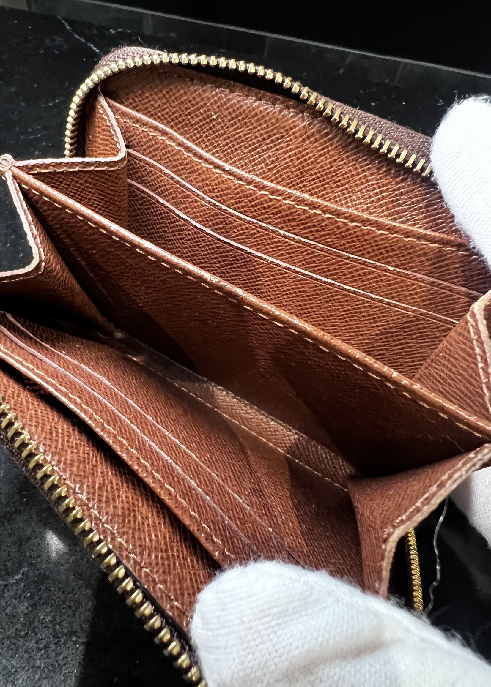Louis Vuitton Louis Vuitton Monogram Zippy Wallet