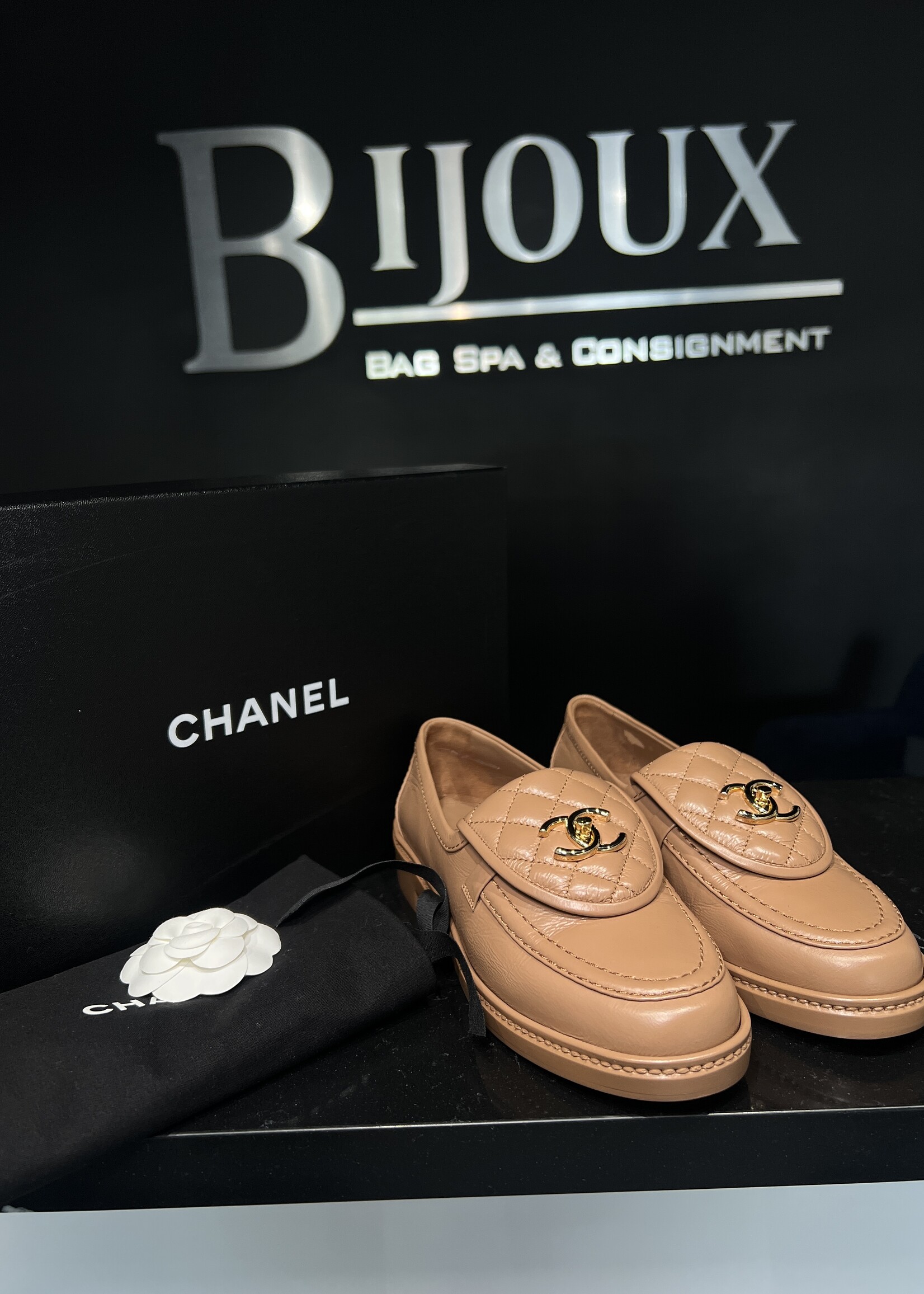 Chanel Chanel CC Turnlock Moccasins - 38