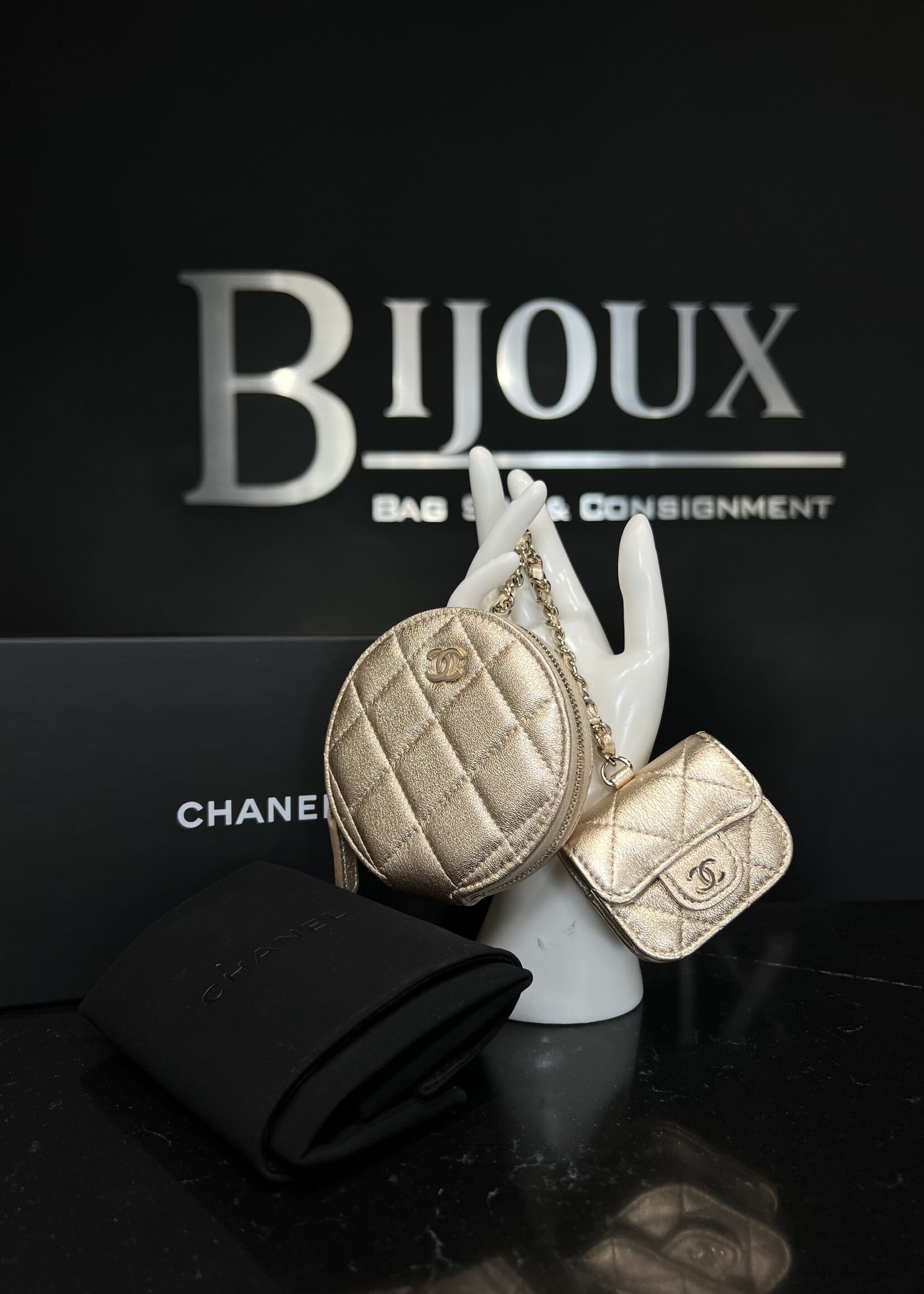 Chanel Chanel Metallic Clip-on Coin Purse & AirPod Pro Case Accessories