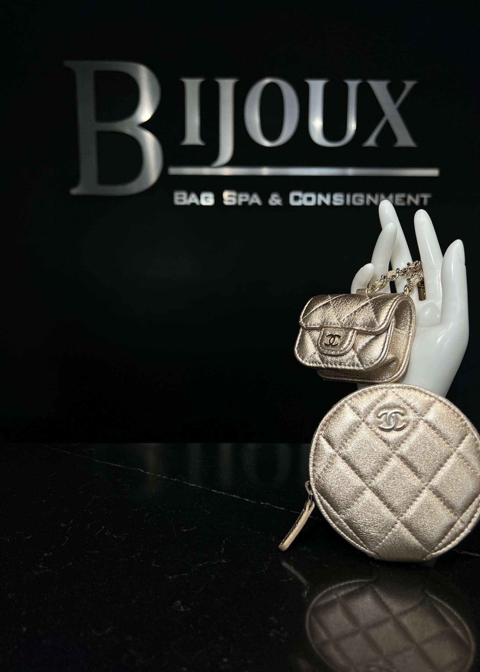 Chanel Chanel Metallic Clip-on Coin Purse & AirPod Pro Case Accessories