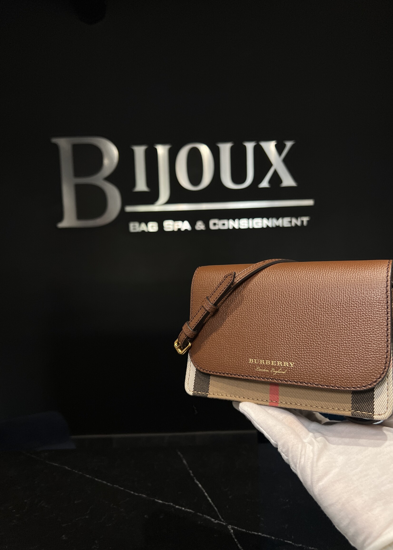 Burberry Burberry House Check Crossbody