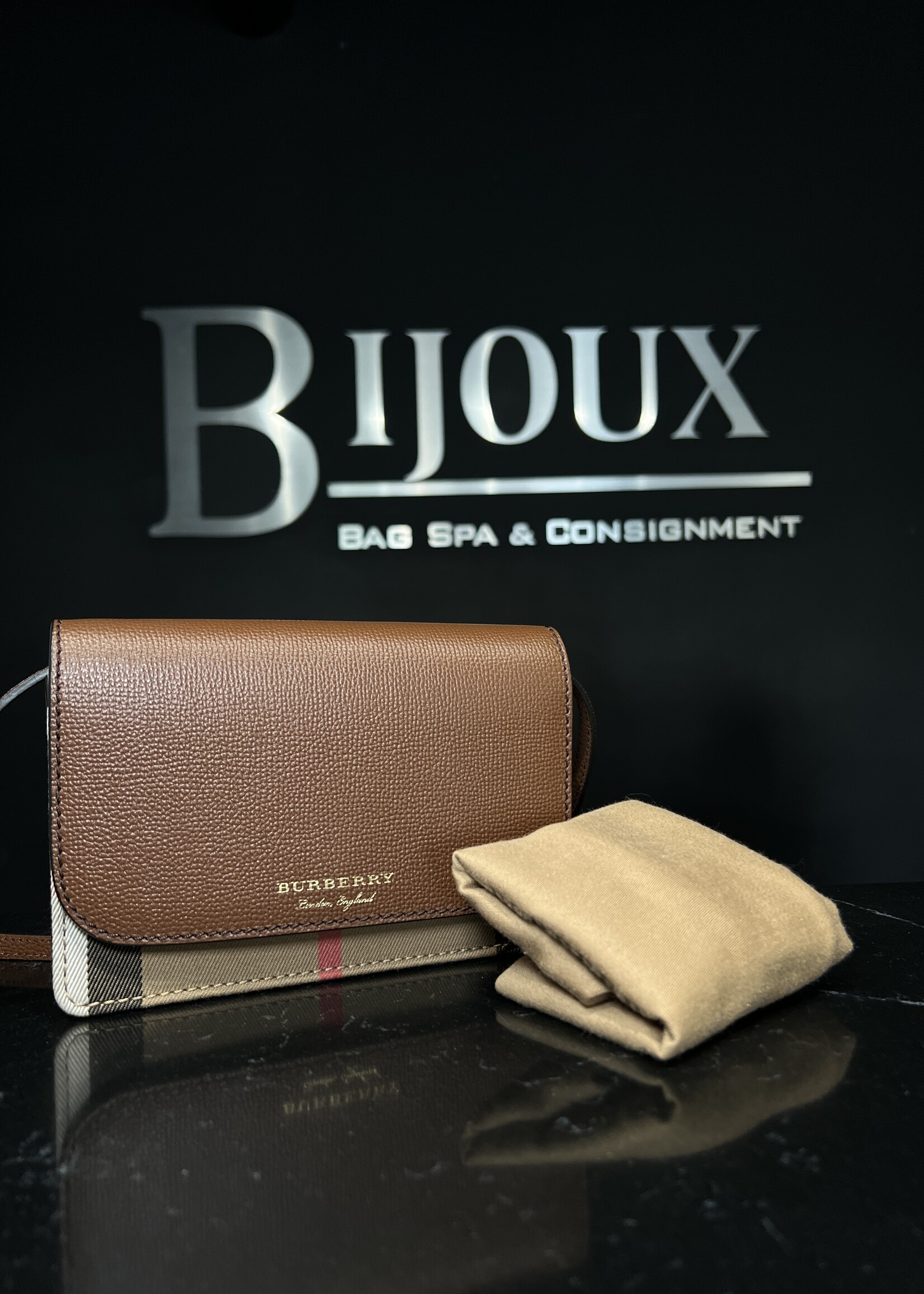 Burberry Burberry House Check Crossbody