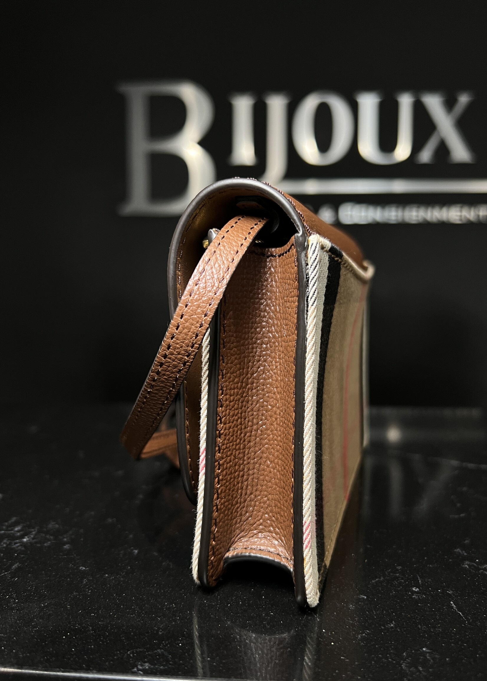 Burberry Burberry House Check Crossbody
