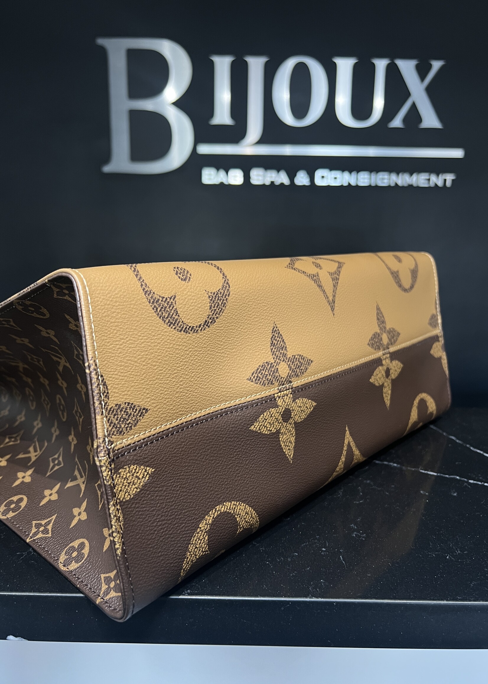 Louis Vuitton Louis Vuitton Reverse On The Go GM