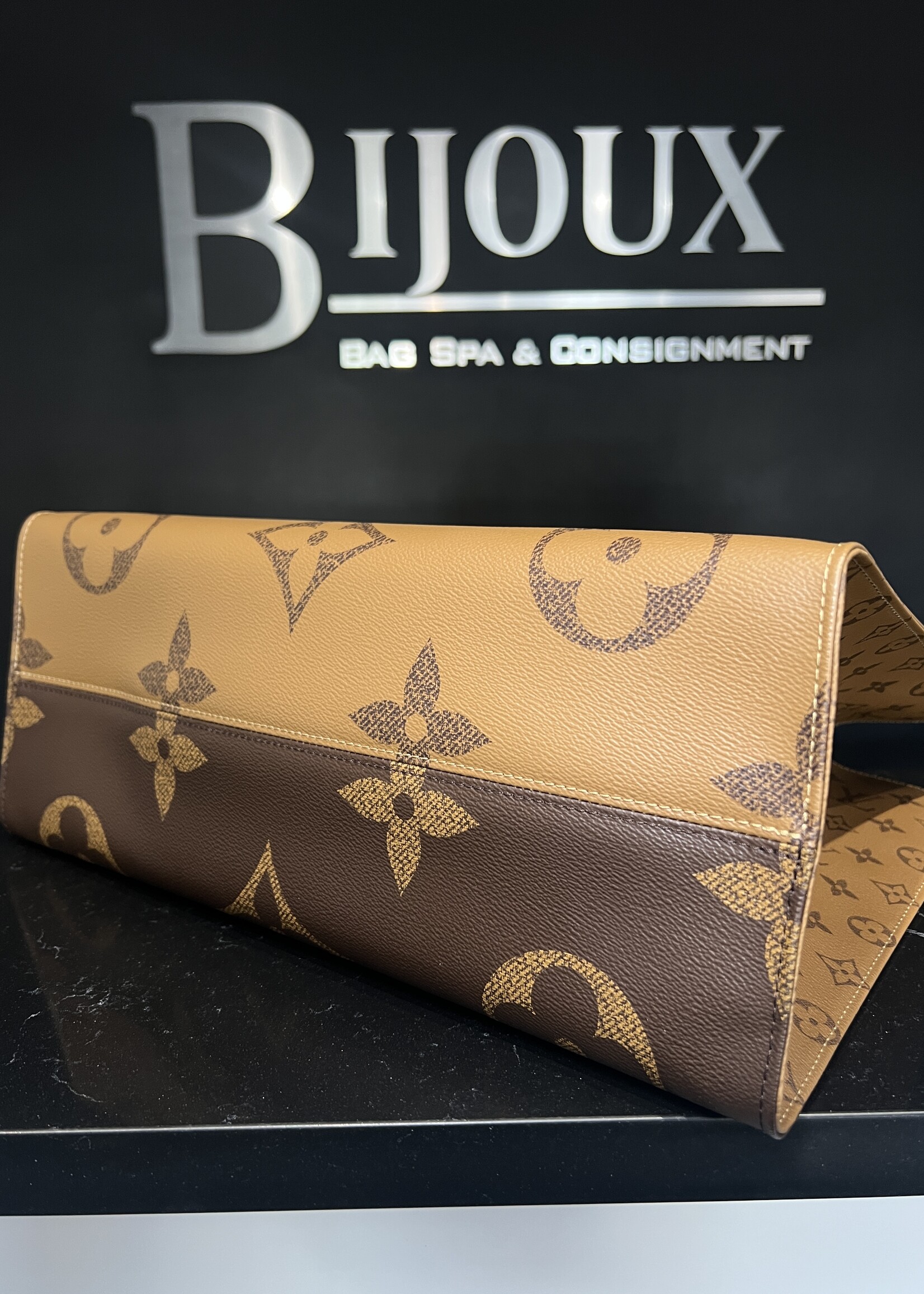 Louis Vuitton Louis Vuitton Reverse On The Go GM