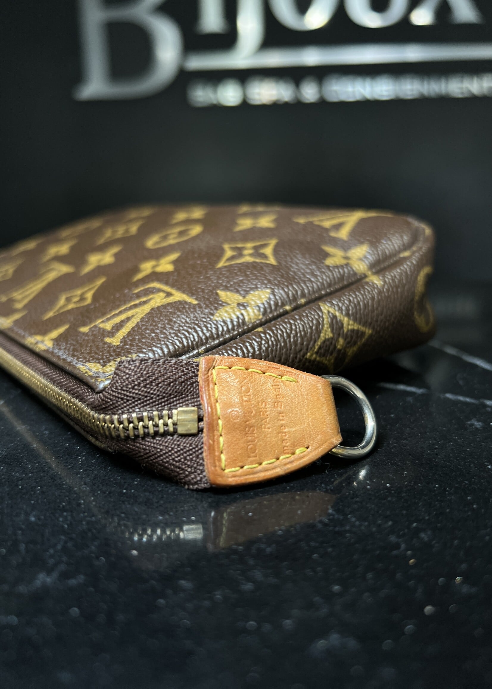 Louis Vuitton Louis Vuitton Monogram Pochette Accessoires