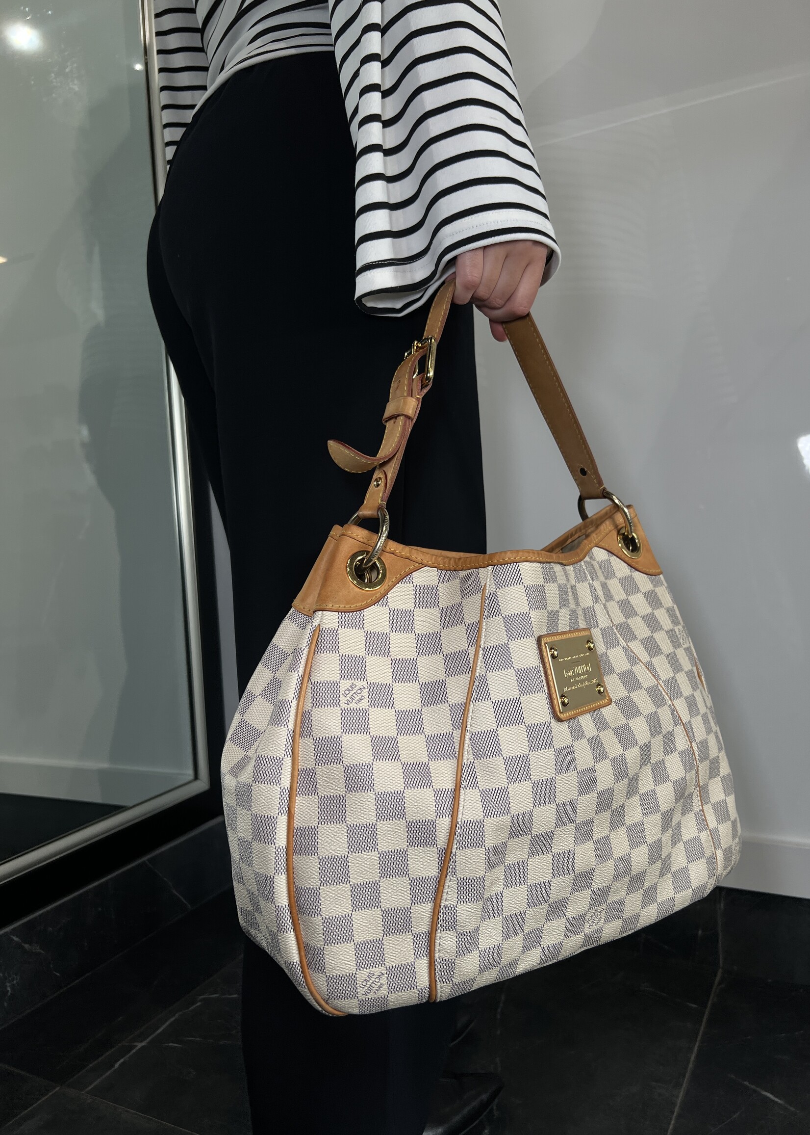 Louis Vuitton Louis Vuitton Damier Azur Galleria PM