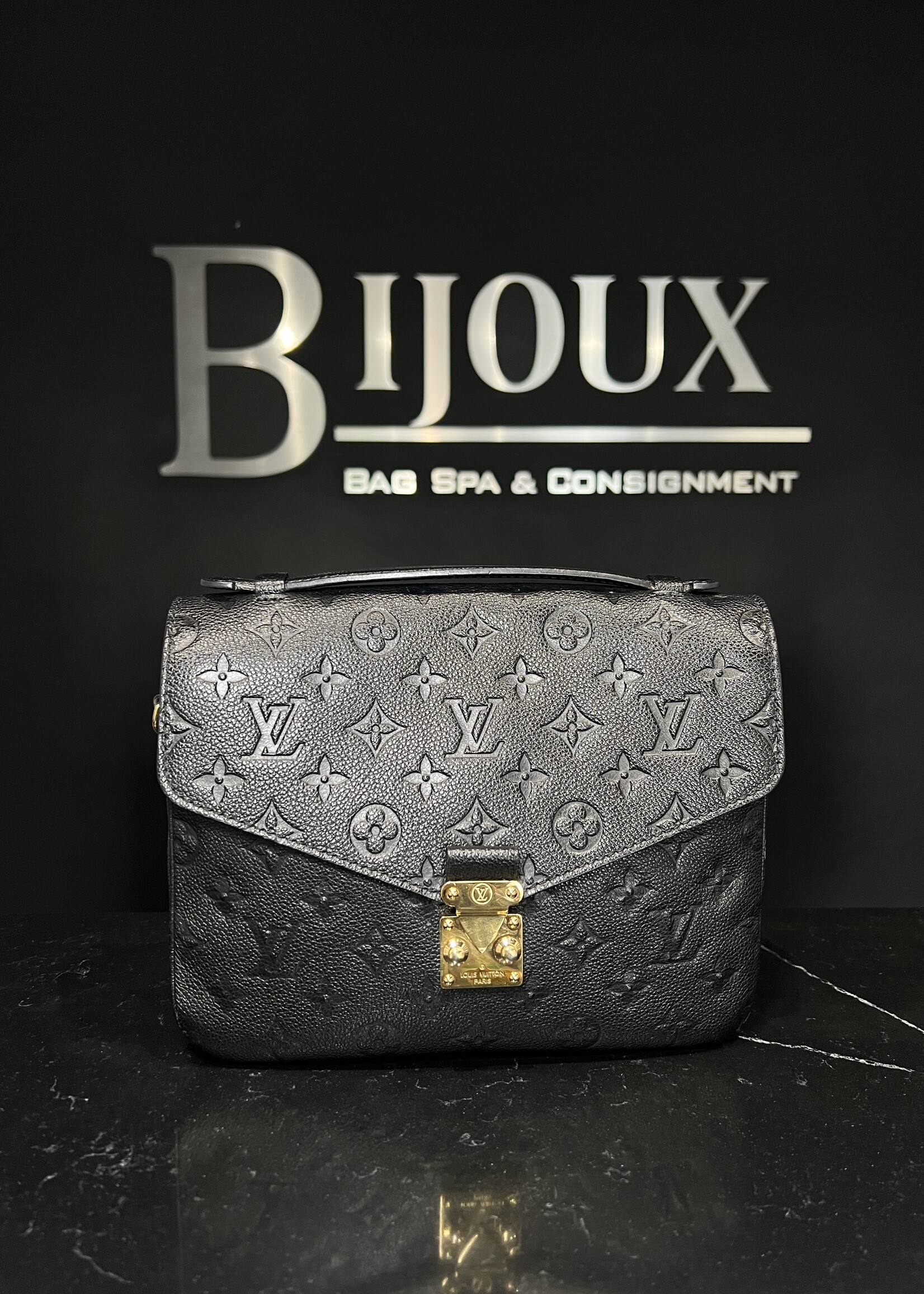 Louis Vuitton Louis Vuitton Pochette Métis Empreinte Black