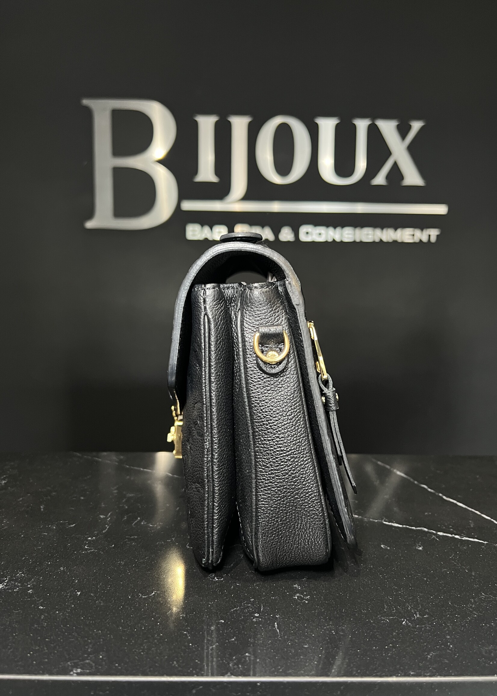 Louis Vuitton Louis Vuitton Pochette Métis Empreinte Black