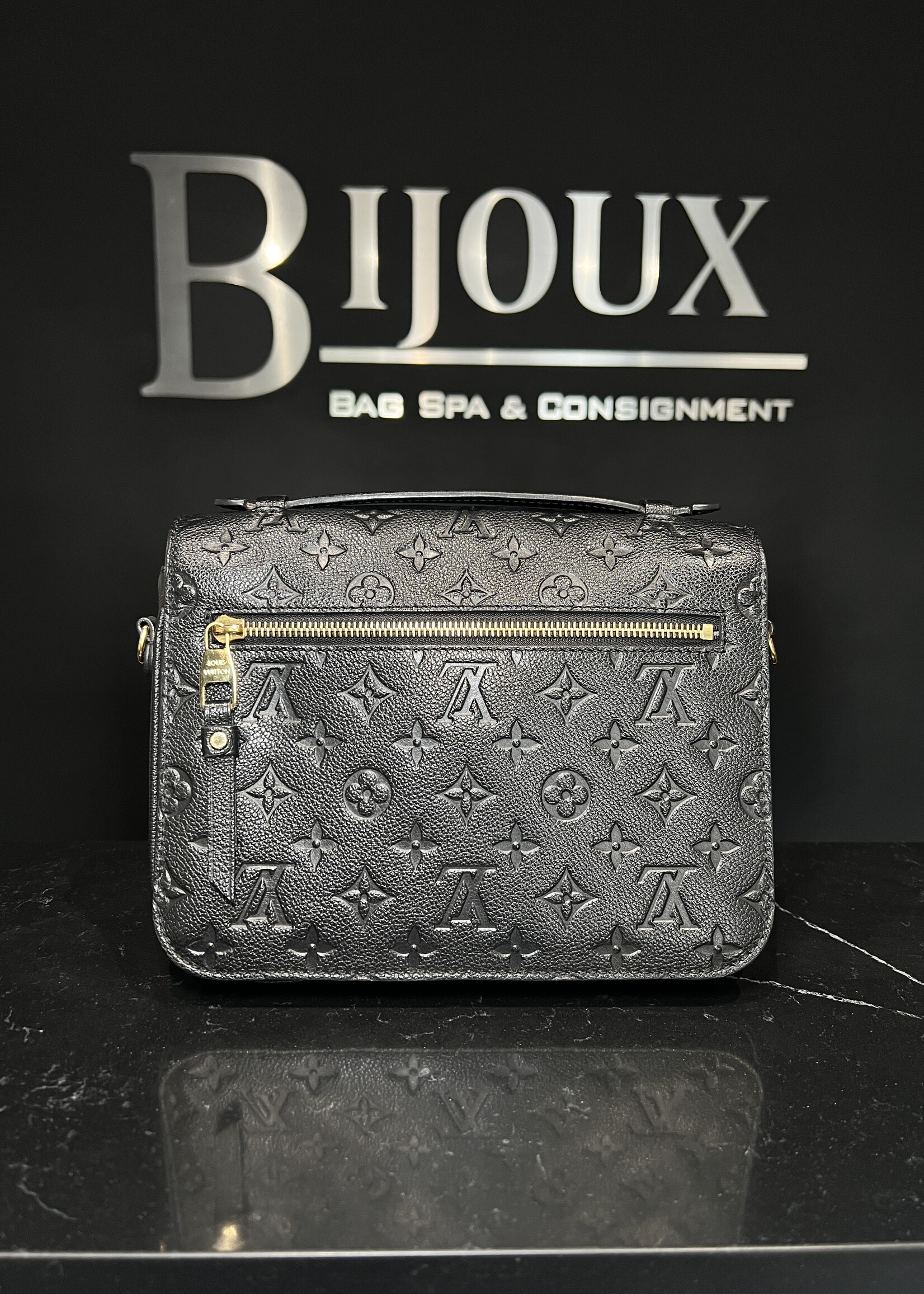 Louis Vuitton Louis Vuitton Pochette Métis Empreinte Black