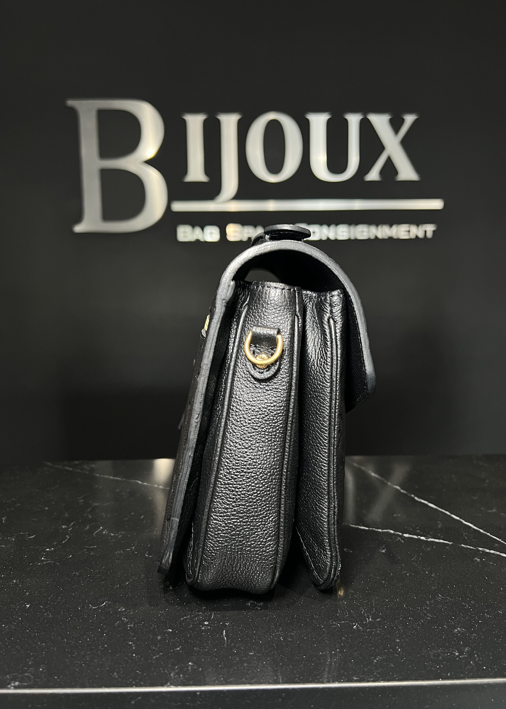 Louis Vuitton Louis Vuitton Pochette Métis Empreinte Black