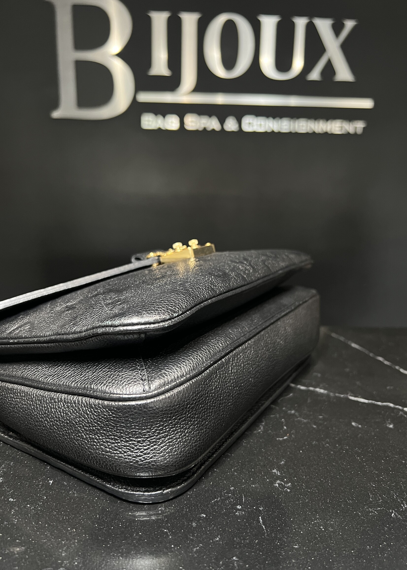 Louis Vuitton Louis Vuitton Pochette Métis Empreinte Black
