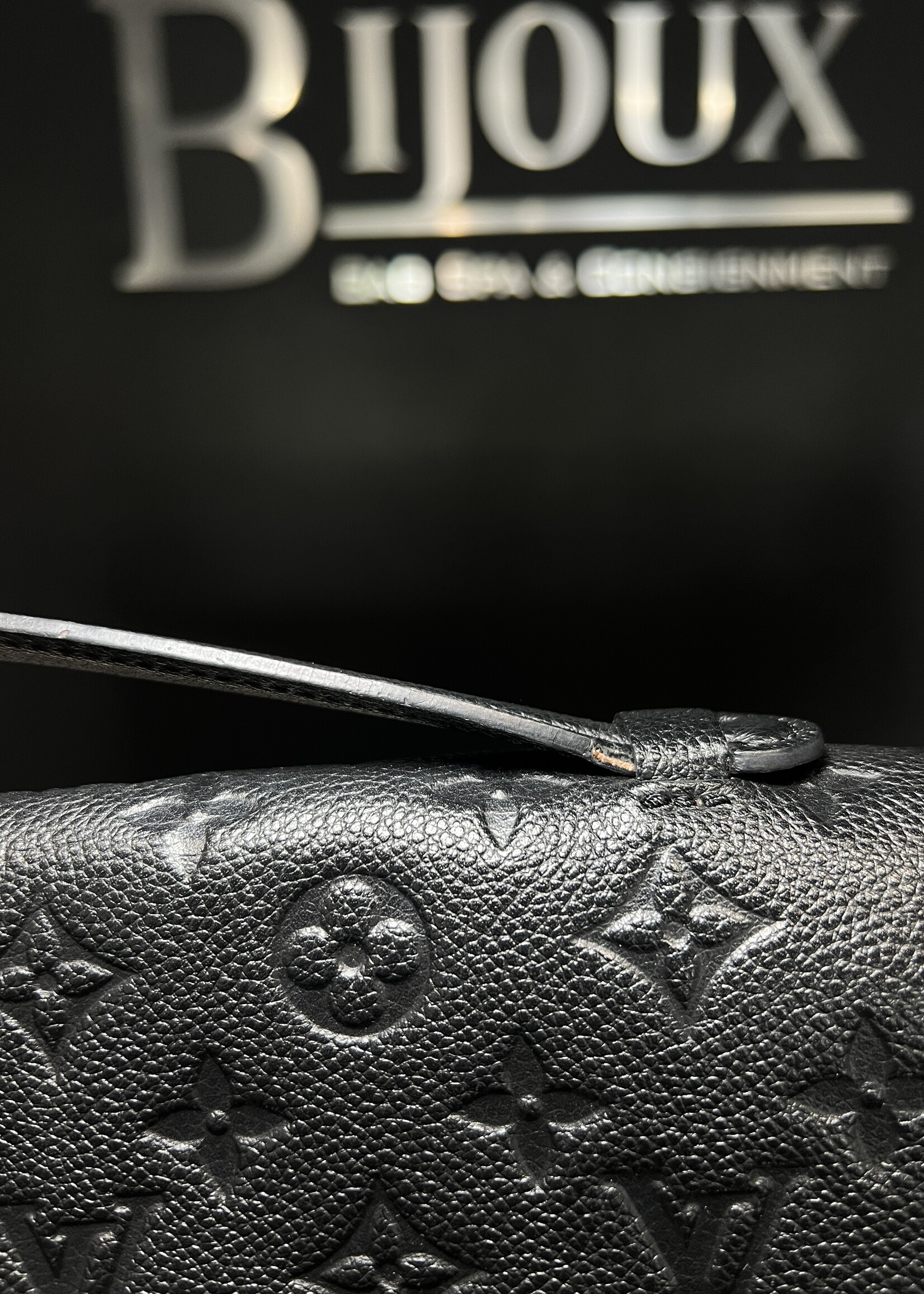 Louis Vuitton Louis Vuitton Pochette Métis Empreinte Black