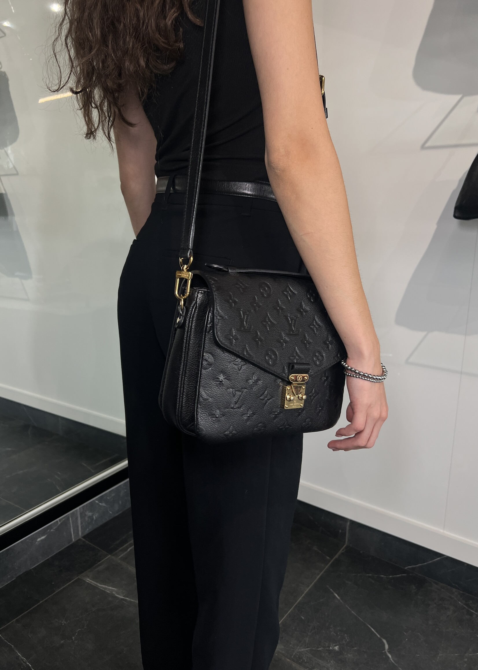 Louis Vuitton Louis Vuitton Pochette Métis Empreinte Black