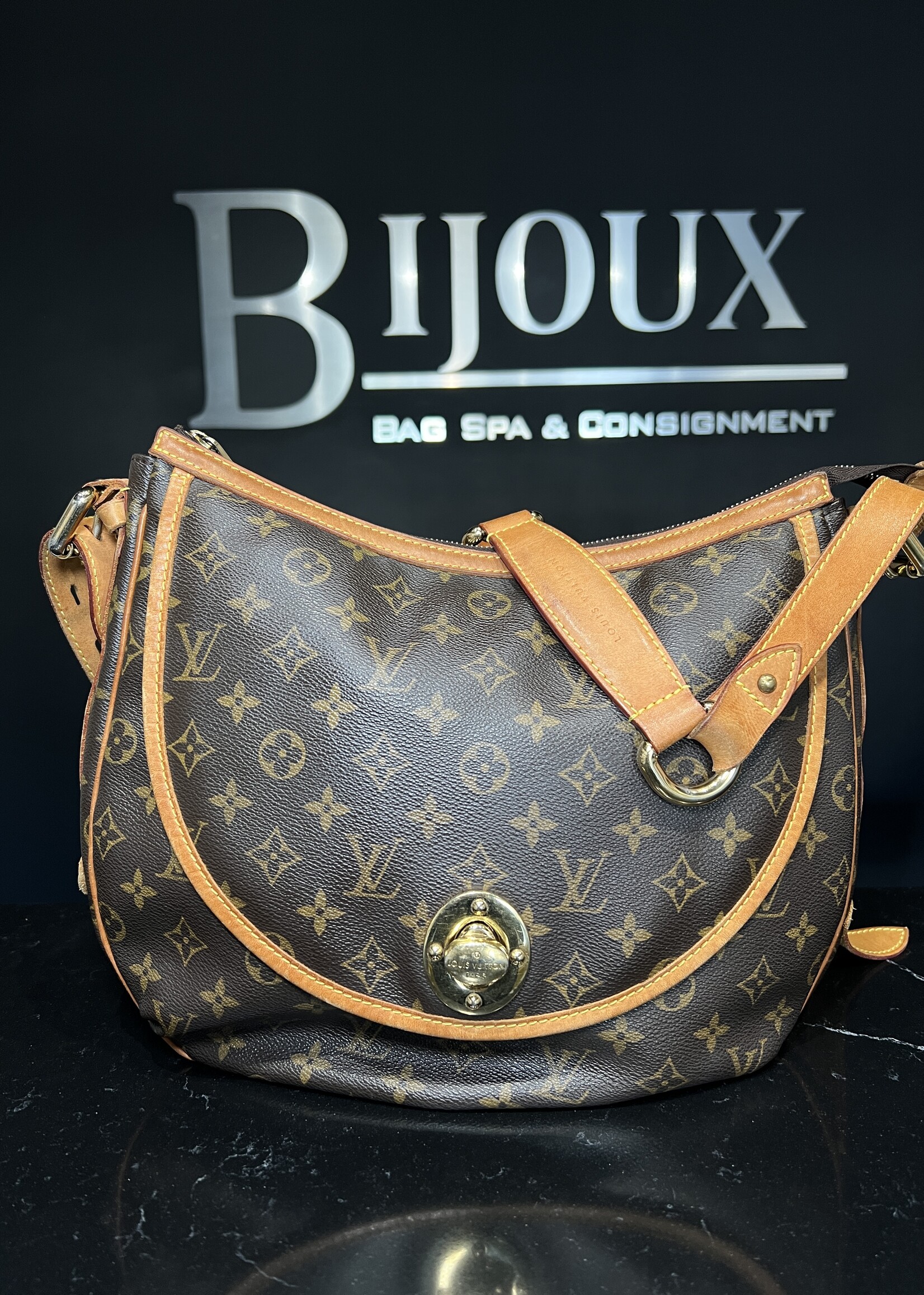 Louis Vuitton Louis Vuitton Monogram Tulum GM