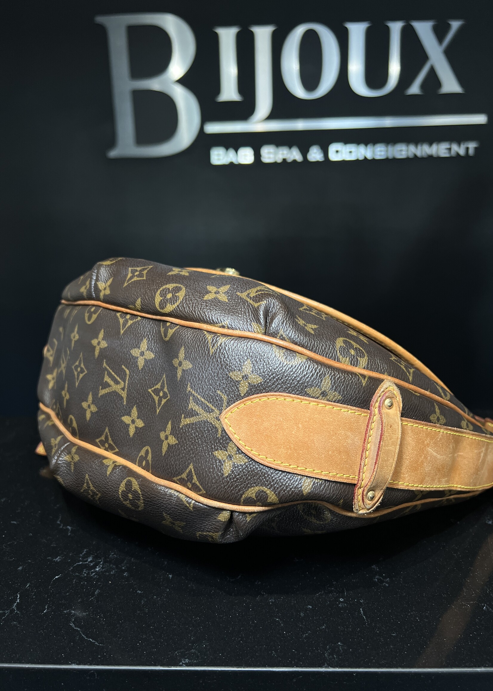 Louis Vuitton Louis Vuitton Monogram Tulum GM