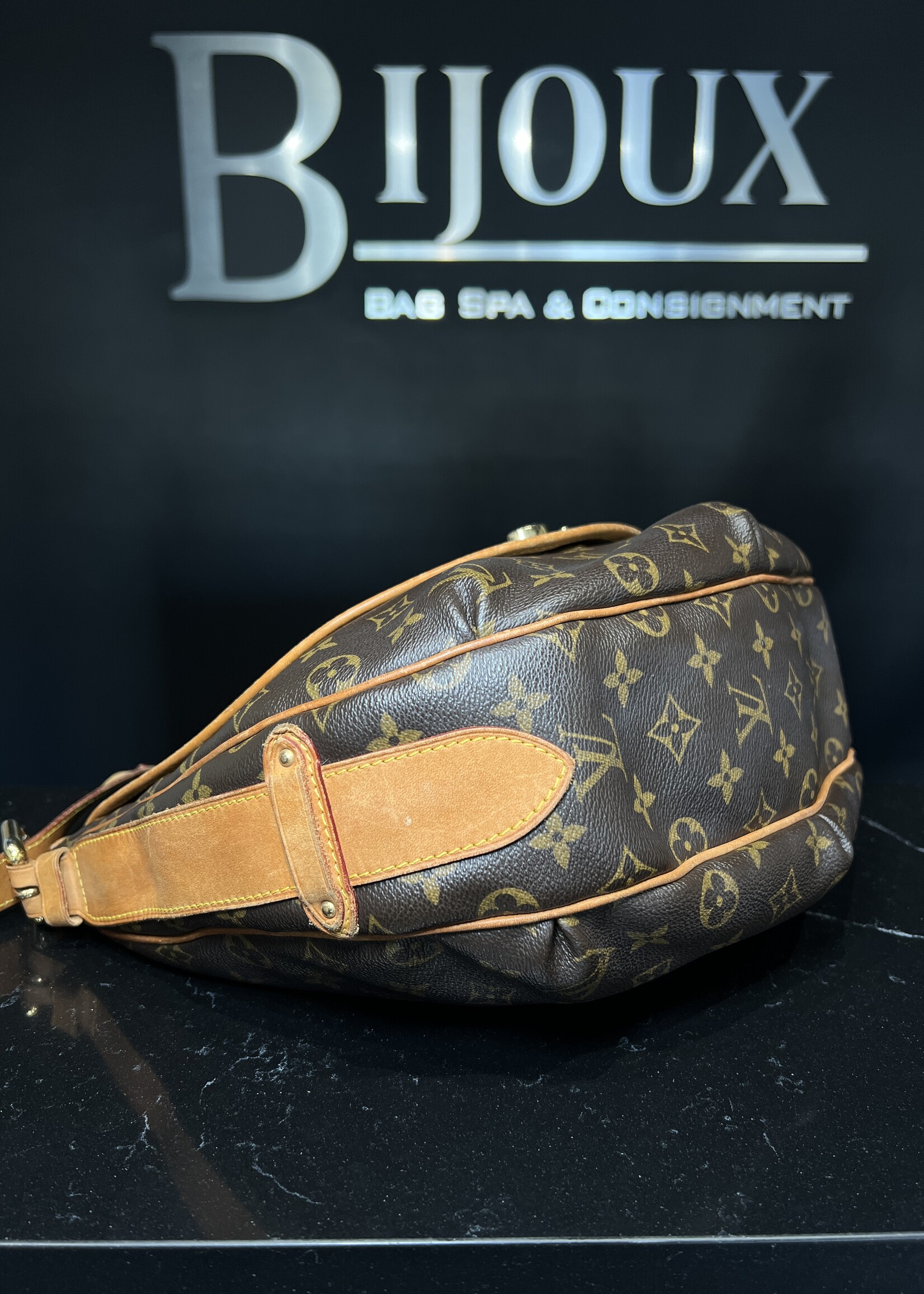 Louis Vuitton Louis Vuitton Monogram Tulum GM