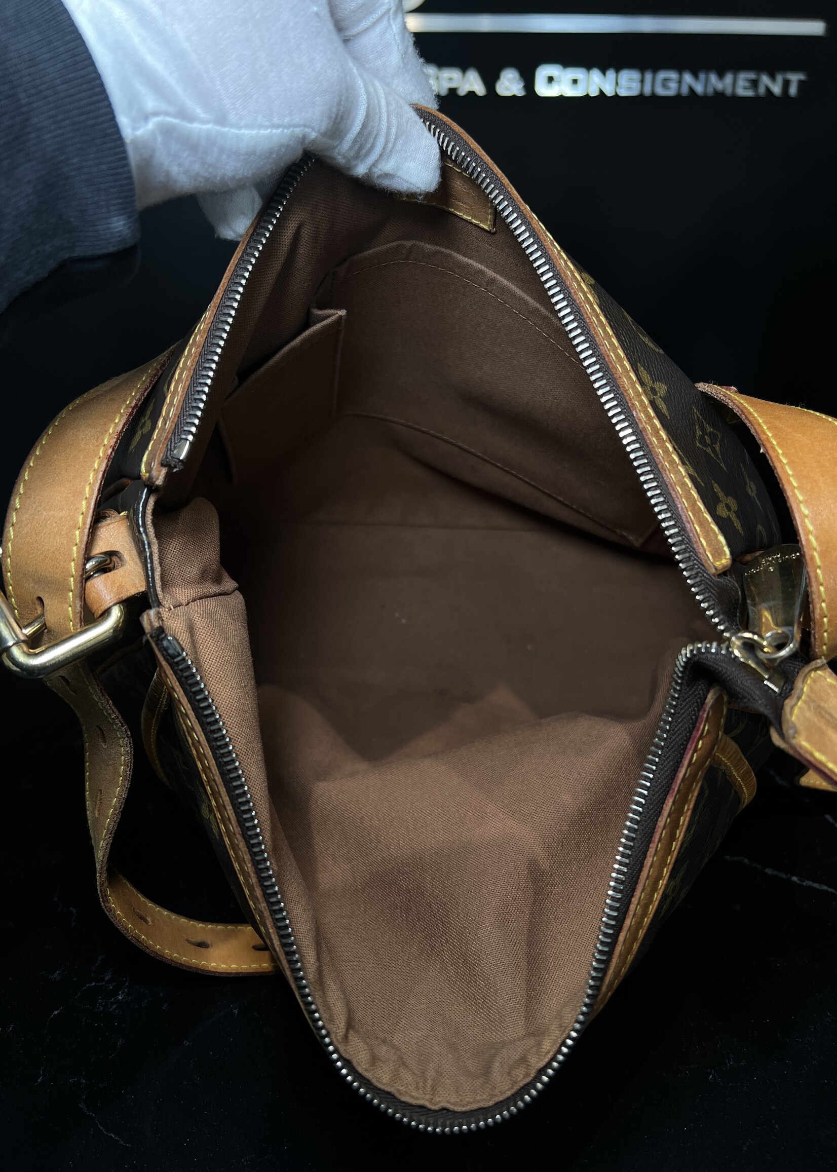Louis Vuitton Louis Vuitton Monogram Tulum GM