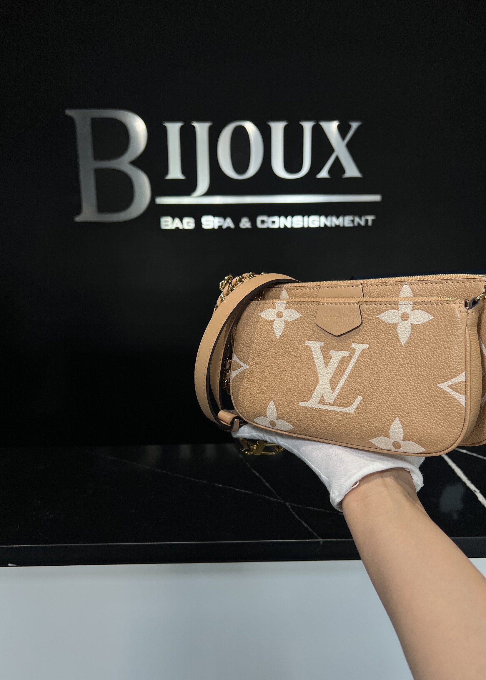 Louis Vuitton Louis Vuitton Empreinte Monogram Giant Multi Pochette Accessoires